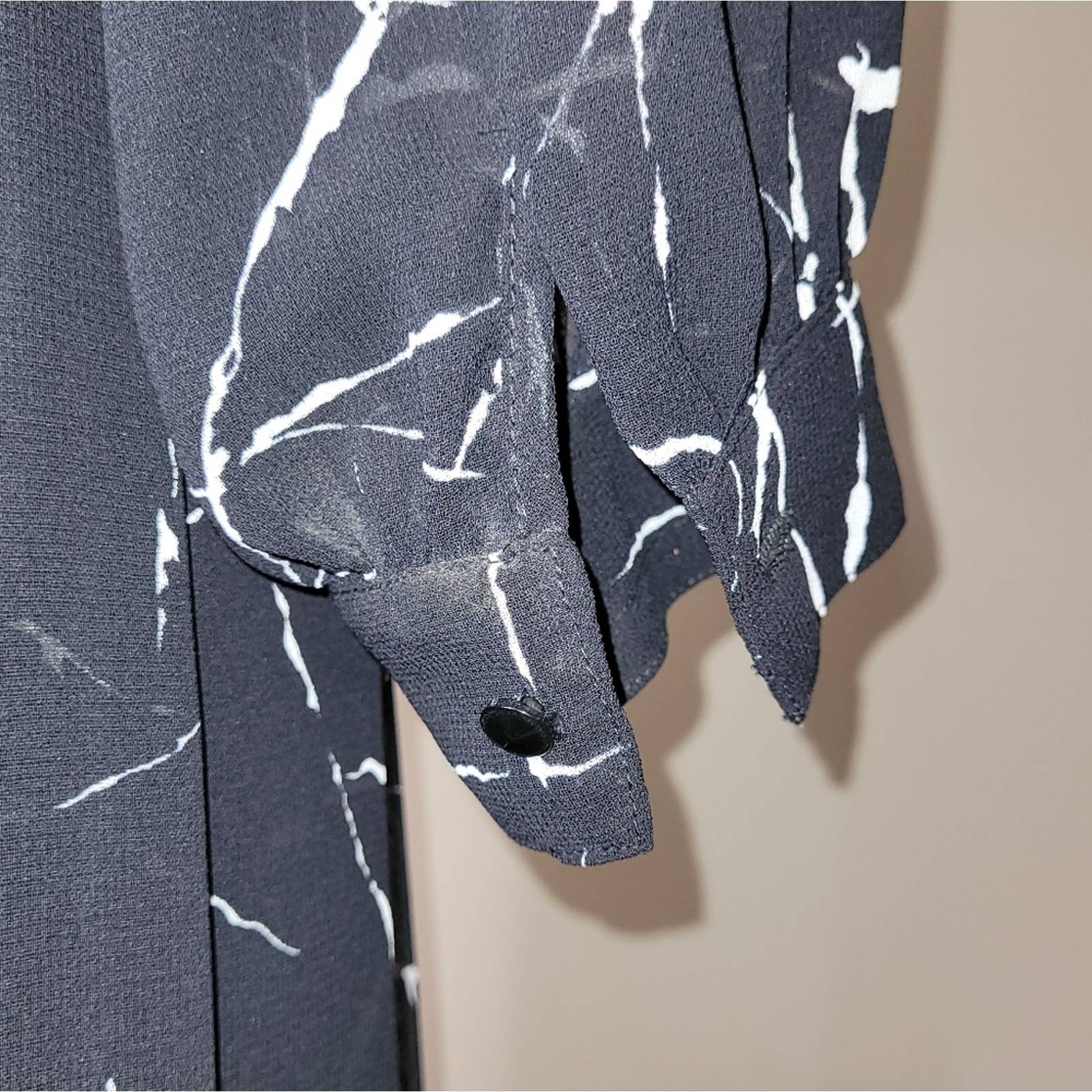 Black and White Abstract Flowy Two Piece Skirt Set - M by Campus Casuals Of California - Image 9