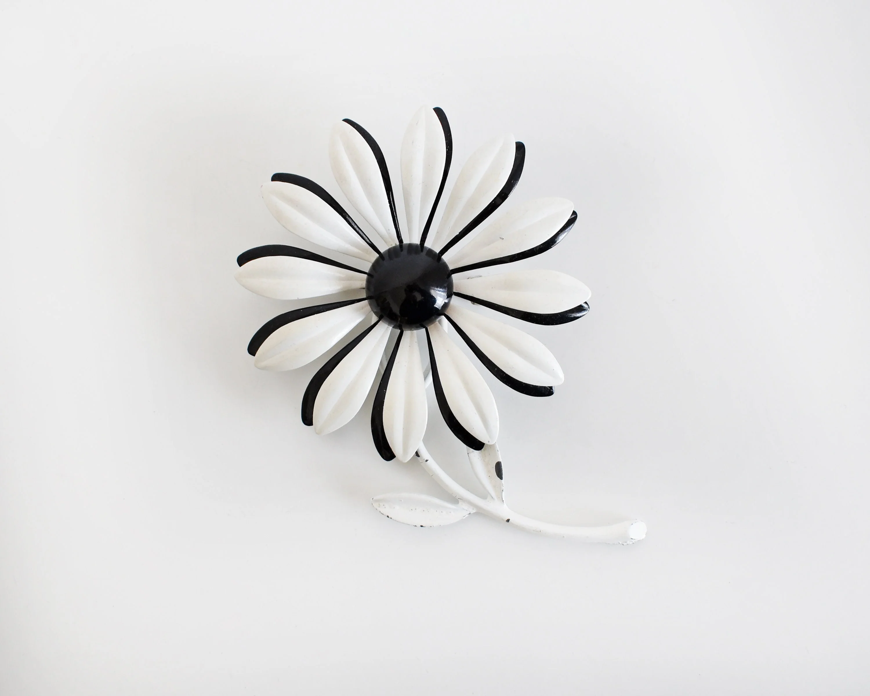Black and White Flower Power Pin Vintage 60s Enamel Floral Pin, 60s Large Mod Daisy Brooch - Image 3
