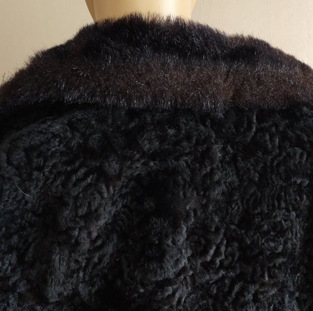 70's Black Textured Cape with Faux Fur Collar and Trim by Edmunds Of Denver - Image 5