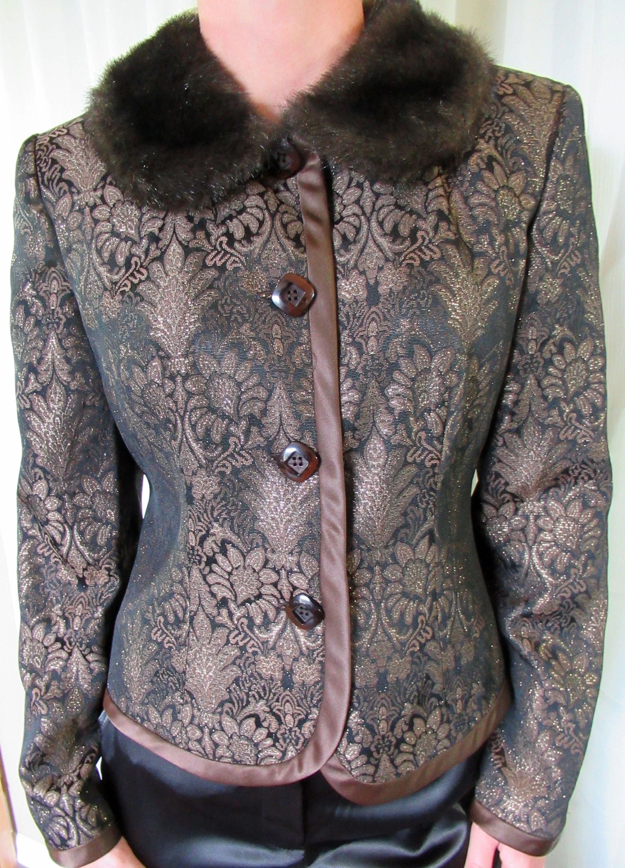 Blazer Enrico Baldini Metallic Print W Faux Fur Collar Long Sleeves 6 Front Buttons Metallic Floral Design by Enrico Baldini - Image 4
