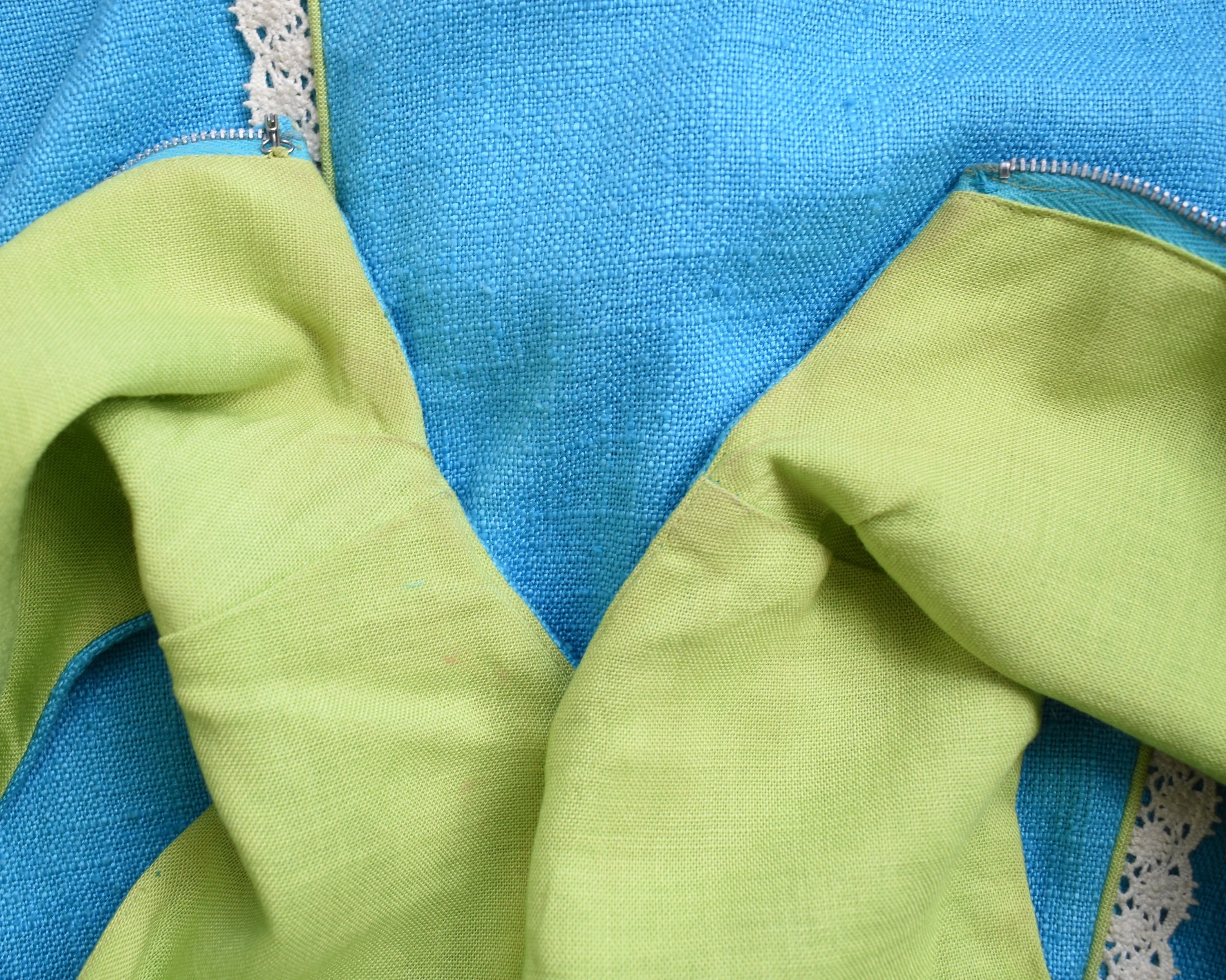 Blue Mod Scooter Dress Vintage 60s Dress, 70s Shift Linen Dress with White Eyelet Lace and Green Trim, Small Medium - Image 9