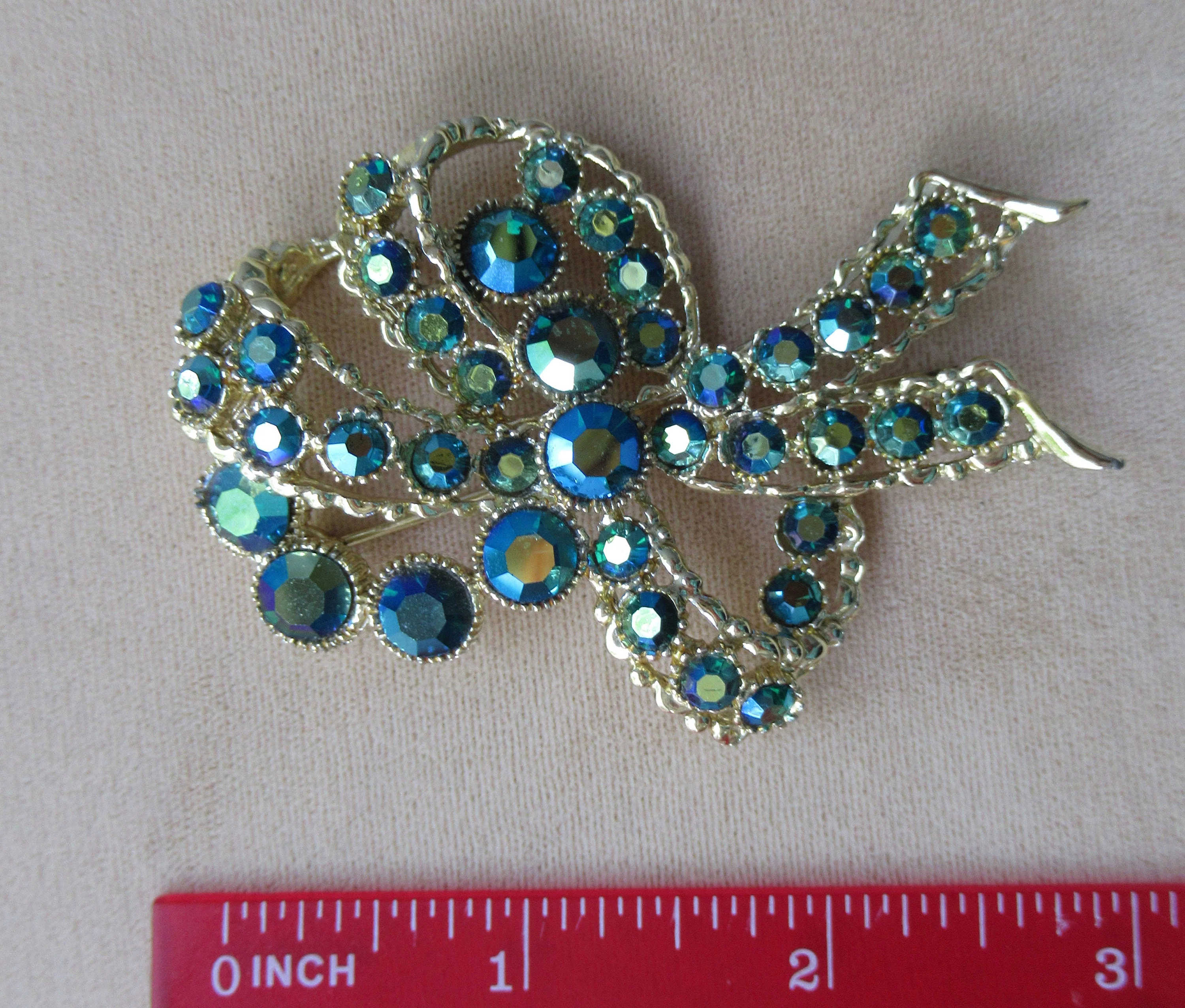 Bow Brooch Blue Green Aurora Borealis Rhinestone Vintage - Image 2