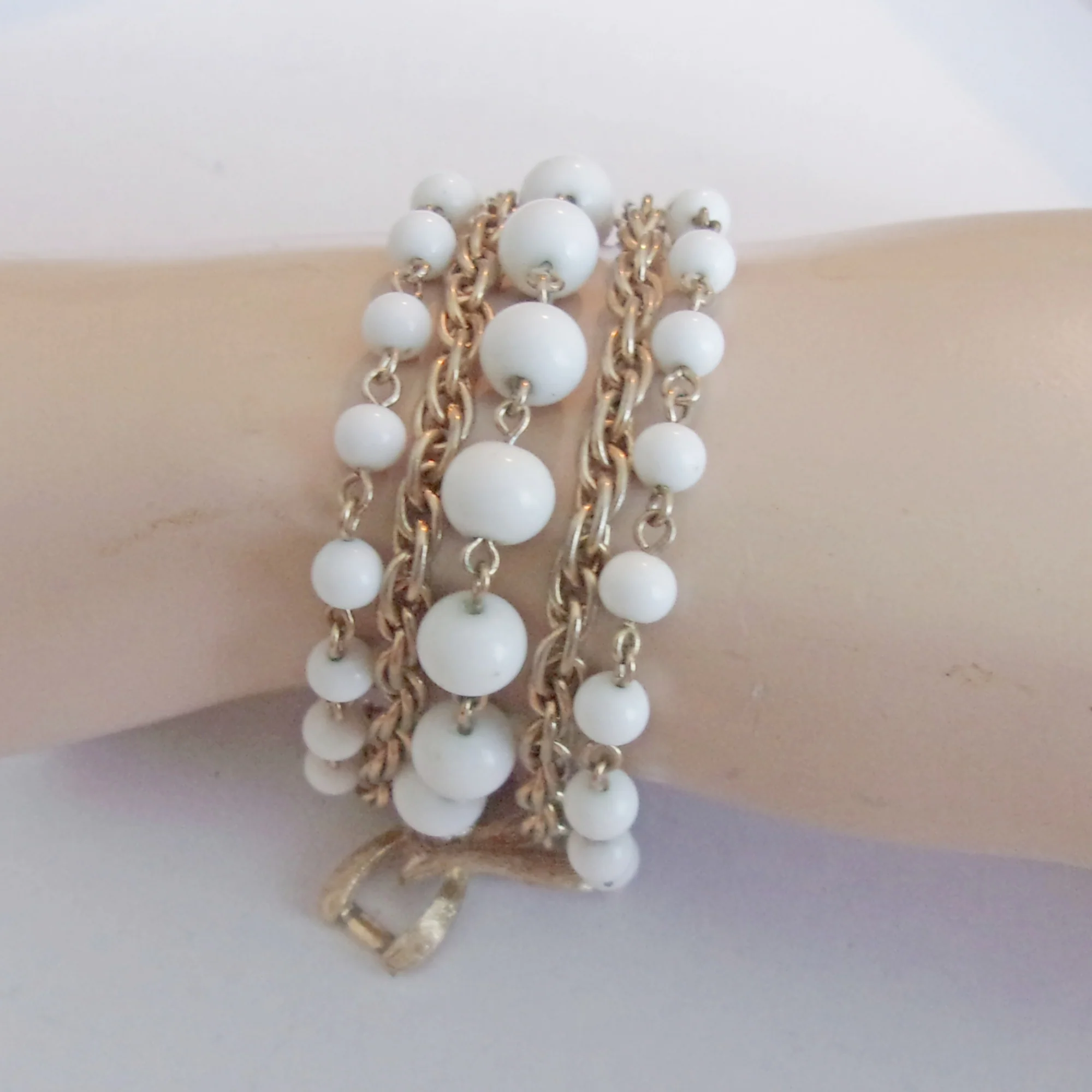 Bracelet 5 Strand Milkglass Beads Goldtone Chain By Coro - Image 5