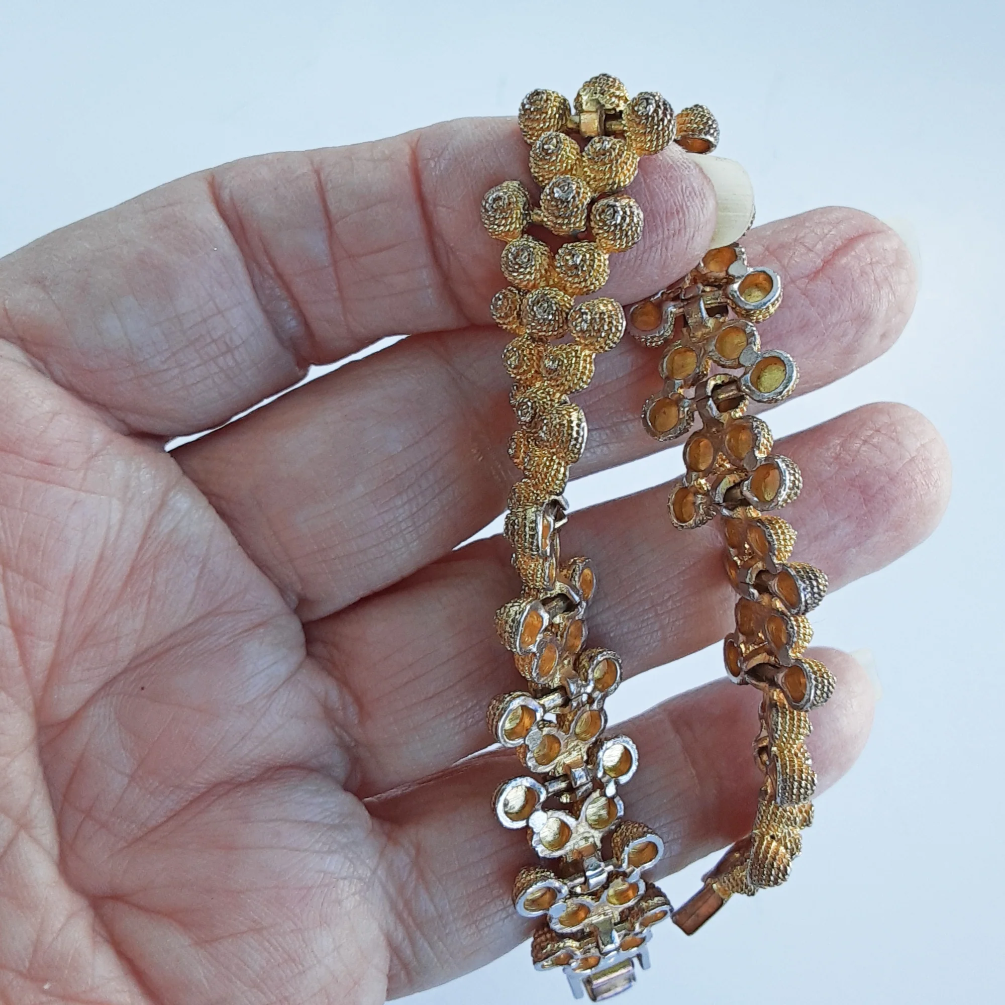 Bracelet Beehive Bumpy Links Goldtone - Image 4
