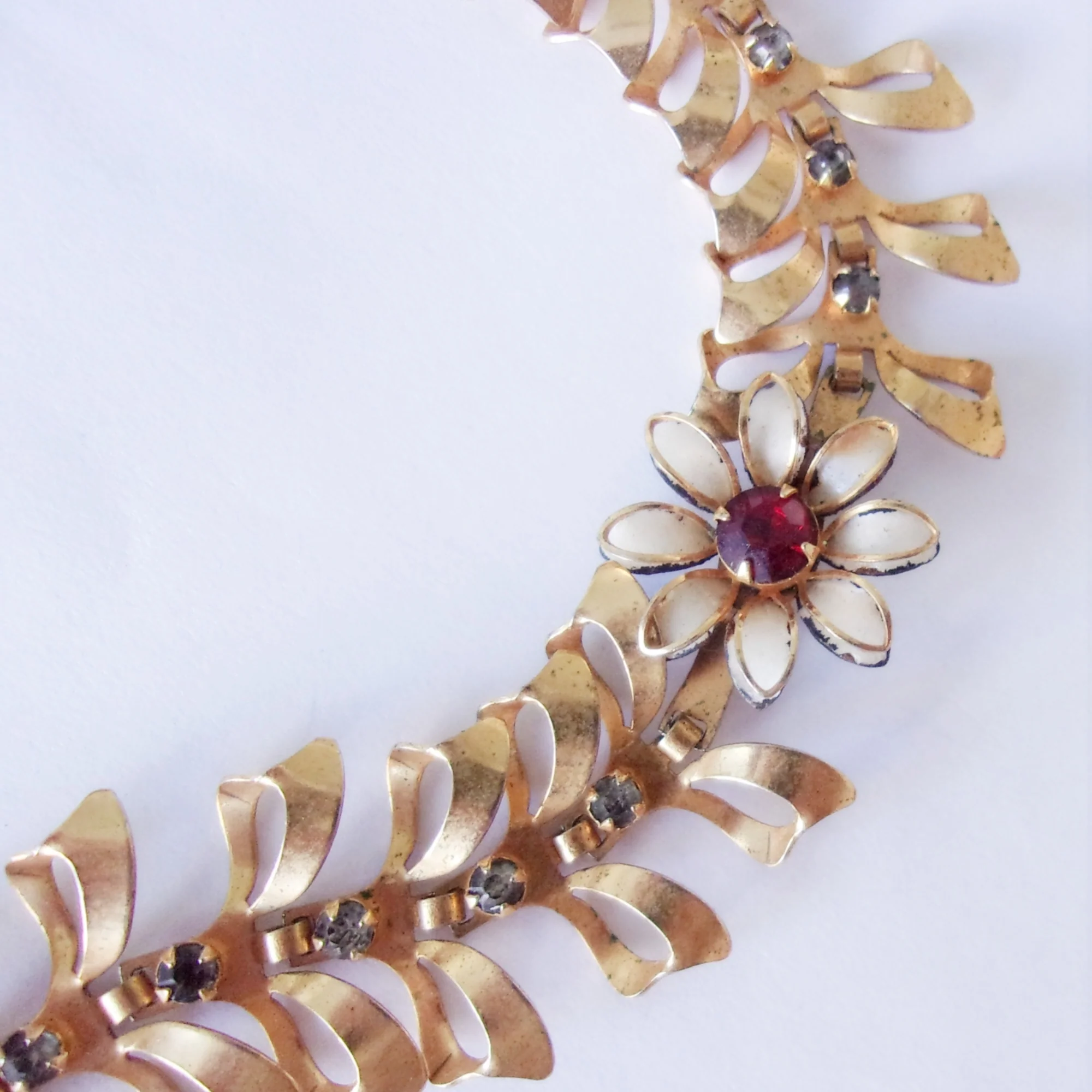 Bracelet Rhinestones Daisy Loopy Bows Goldtone - Image 5