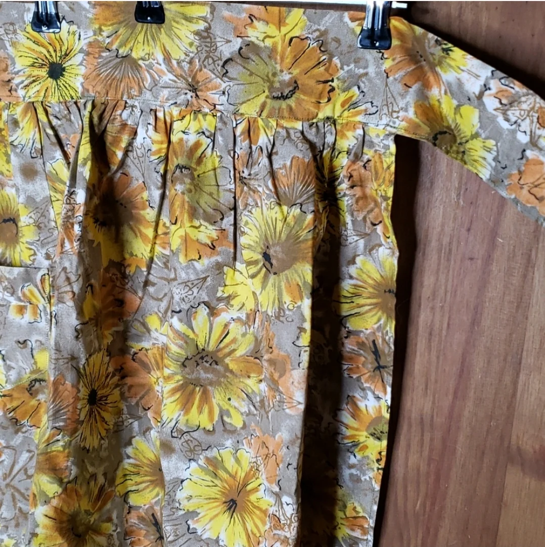 Brn/yel/org Floral Print Hostess Half Apron - Image 4
