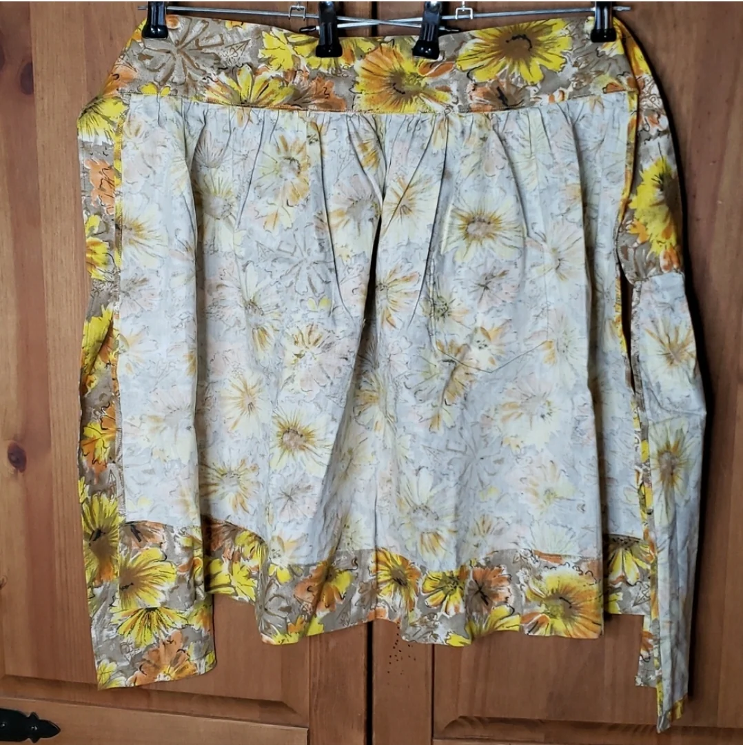 Brn/yel/org Floral Print Hostess Half Apron - Image 7