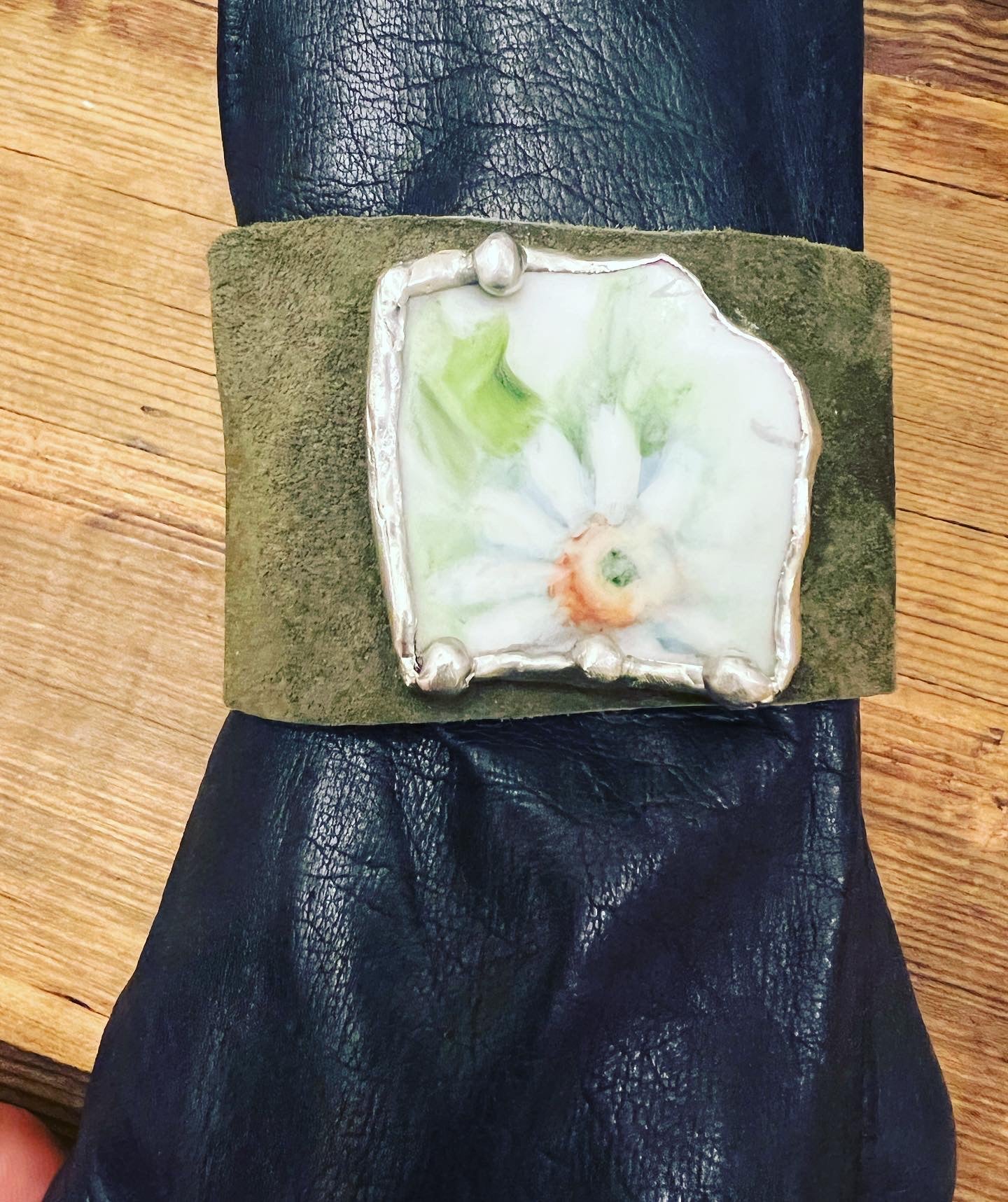Broken China Daisies and Fireflies Necklace Suede Bracele Agate and Jade Set - Image 12
