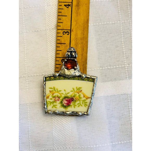 Broken China Pendant From Vintage F and B Charm Pattern Japan Plate by Meito - Image 5