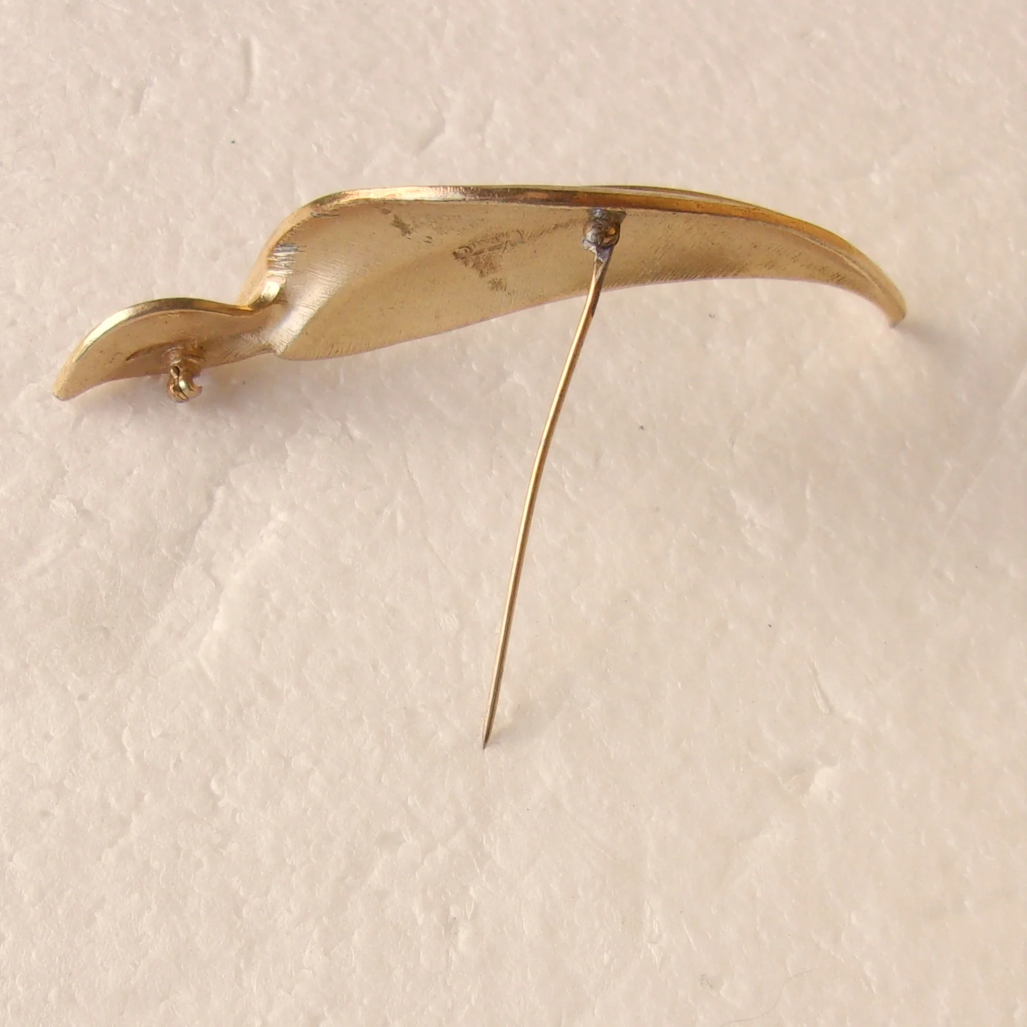 Brooch Long Leaf Brushed Goldtone Pin By Crown Trifari - Image 5