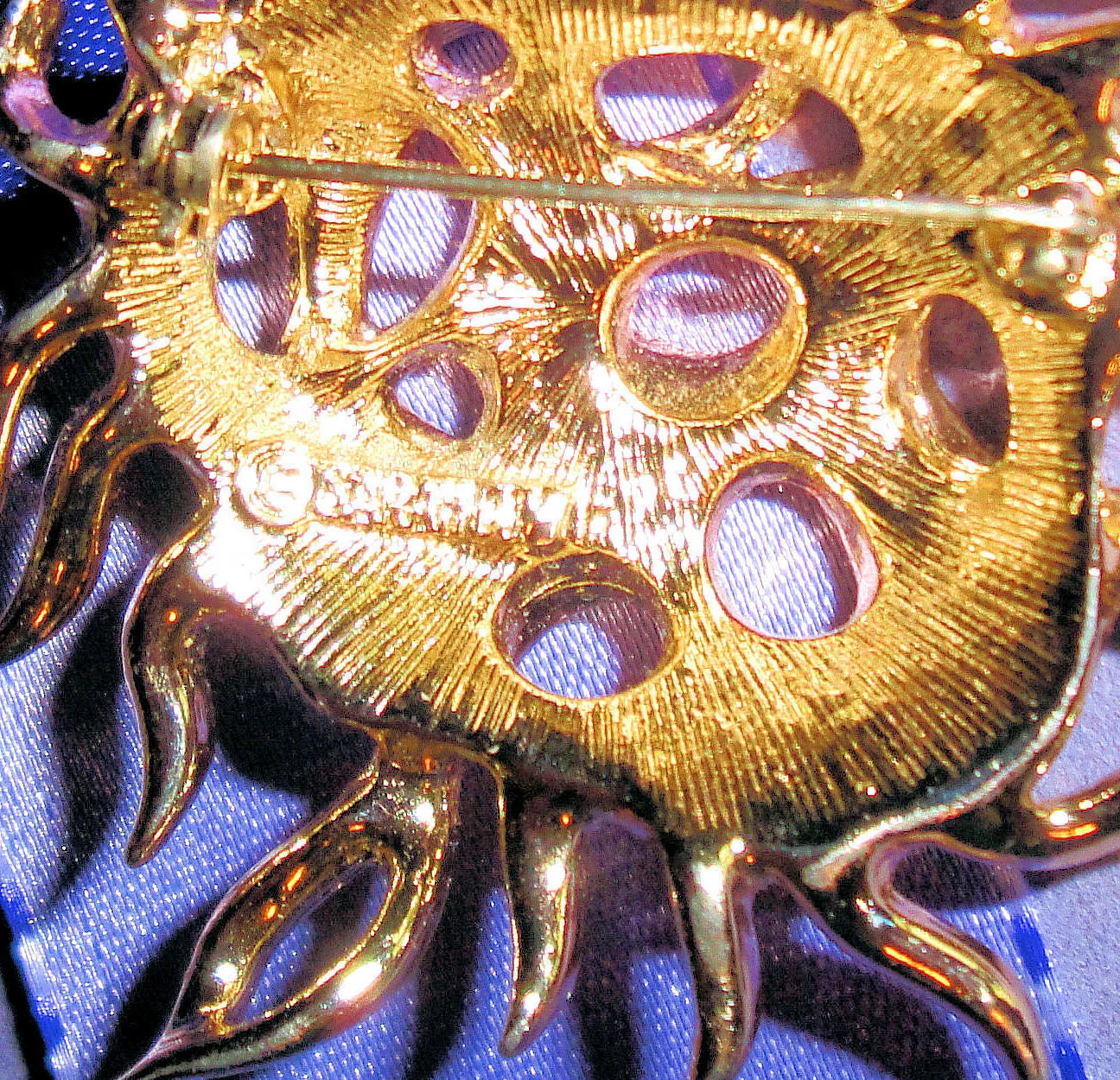 Brooch Sea Anemone 3 Dimensional Unique Design Gold Tone Metal Eye Catching and Unusual Piece Well Made Vintage by Sarah Coventry - Image 9