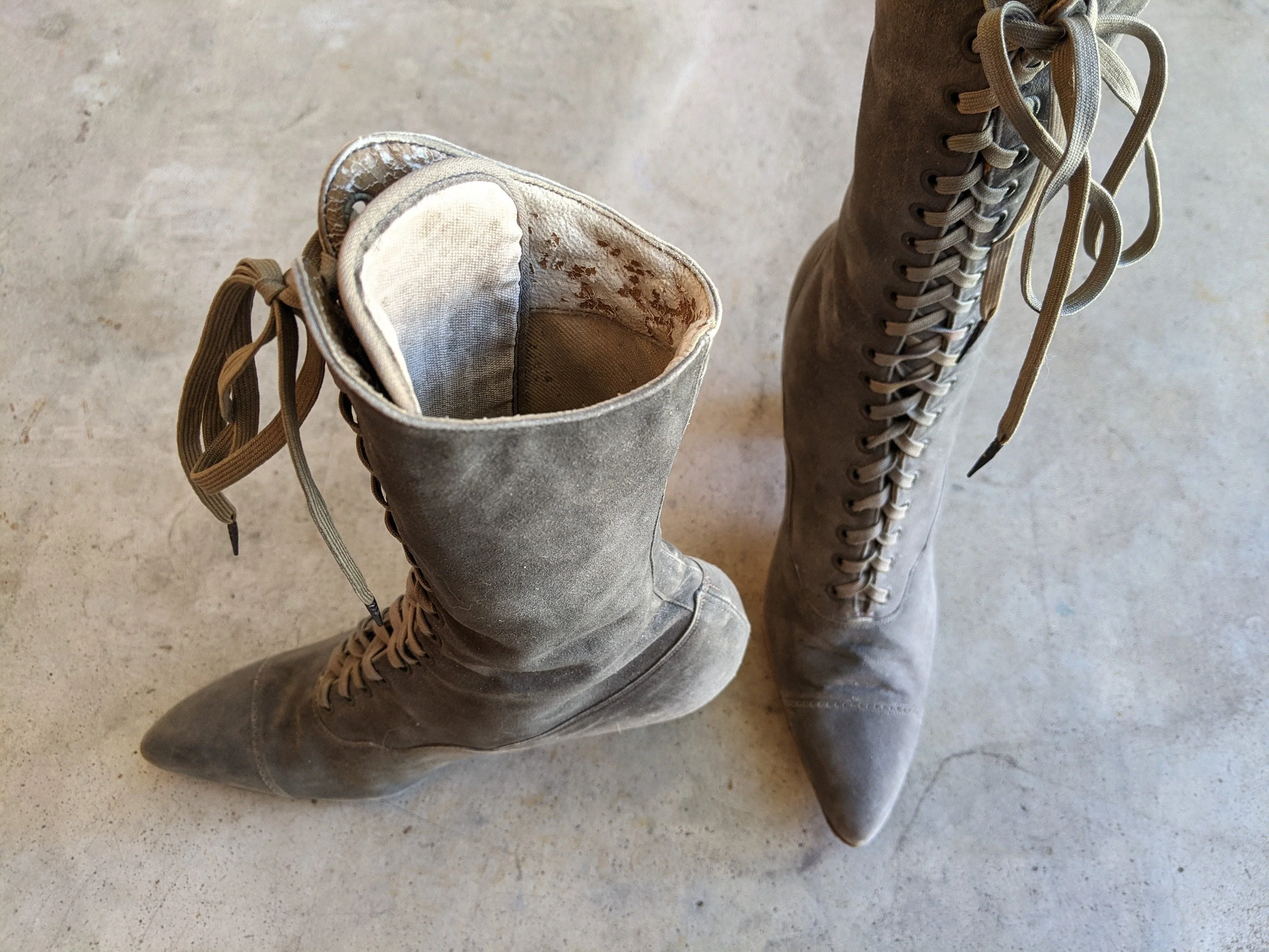 C. 10s-20s Gray Suede Boots Approx Sz 5 Antique Edwardian Victorian Shoes Historical Fashion Witchy Style - Image 5