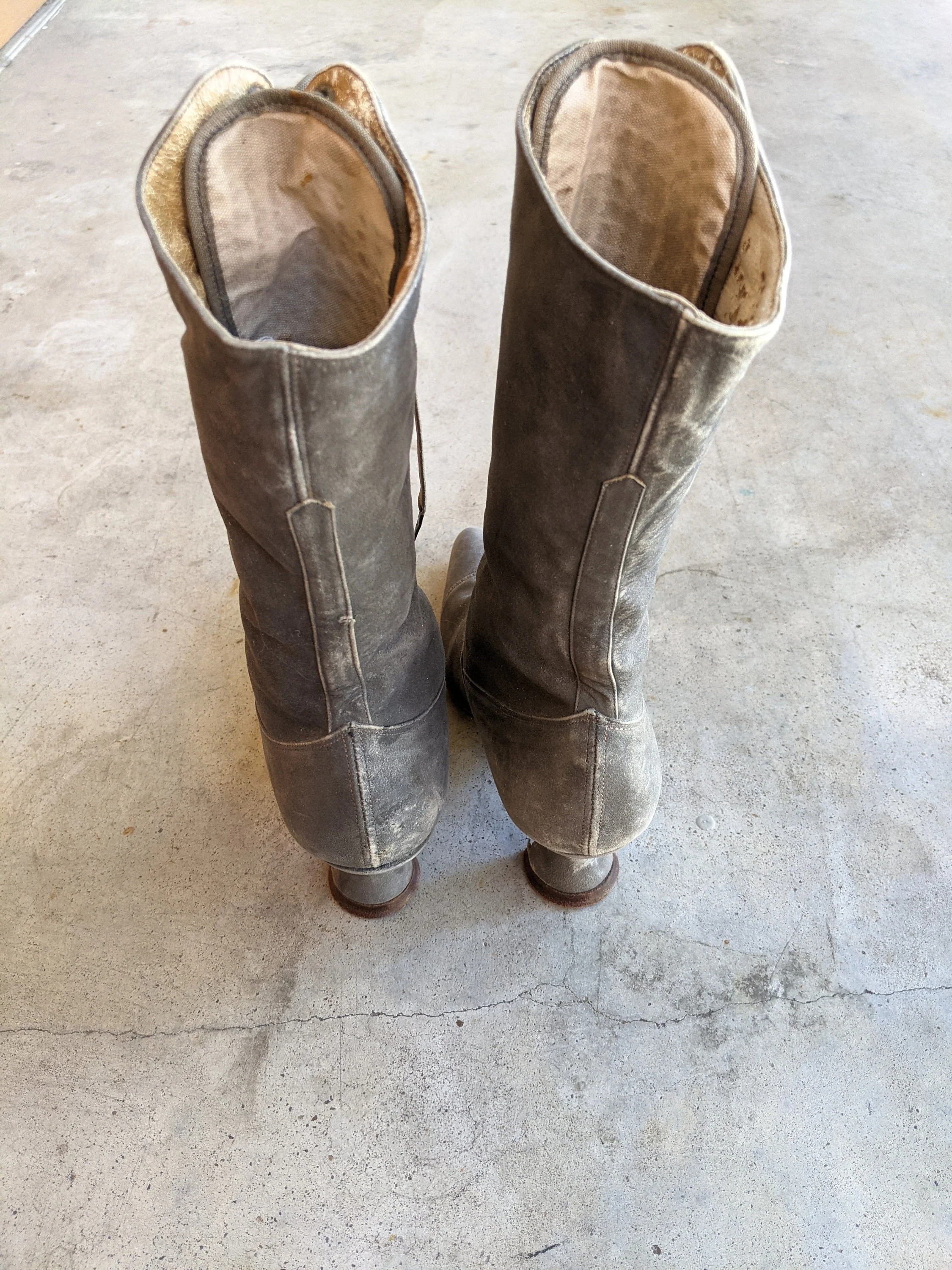 C. 10s-20s Gray Suede Boots Approx Sz 5 Antique Edwardian Victorian Shoes Historical Fashion Witchy Style - Image 6