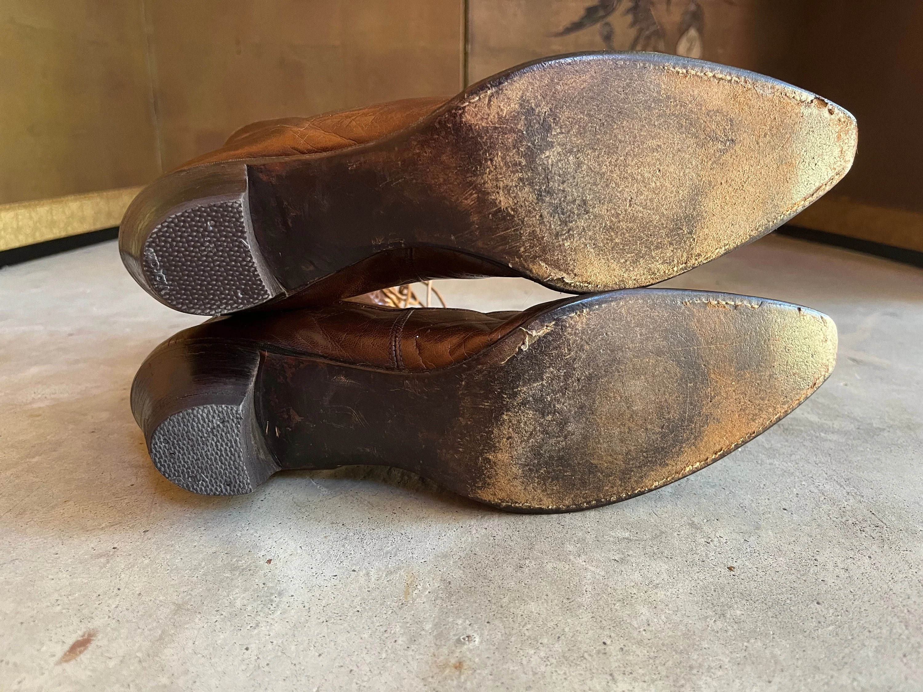 C. 10s Brown Boots Approx Sz 8. 5-9 Antique Clothing Victorian Shoes Edwardian Historical Fashion - Image 10