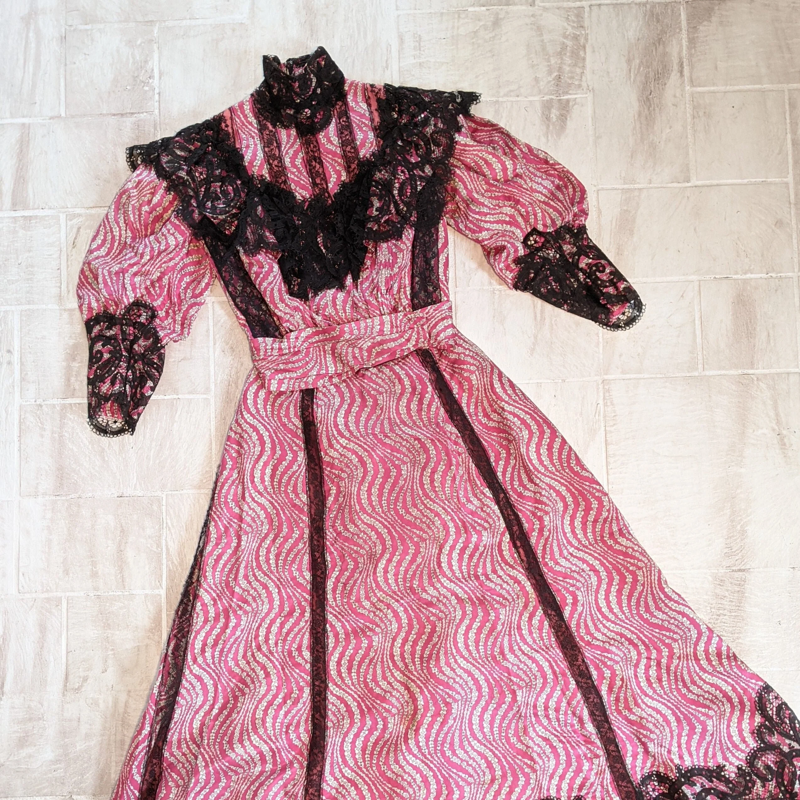 C. 1905-1907 Pink Silk Dress Antique Edwardian Clothing Edwardian Historical Fashion - Image 2