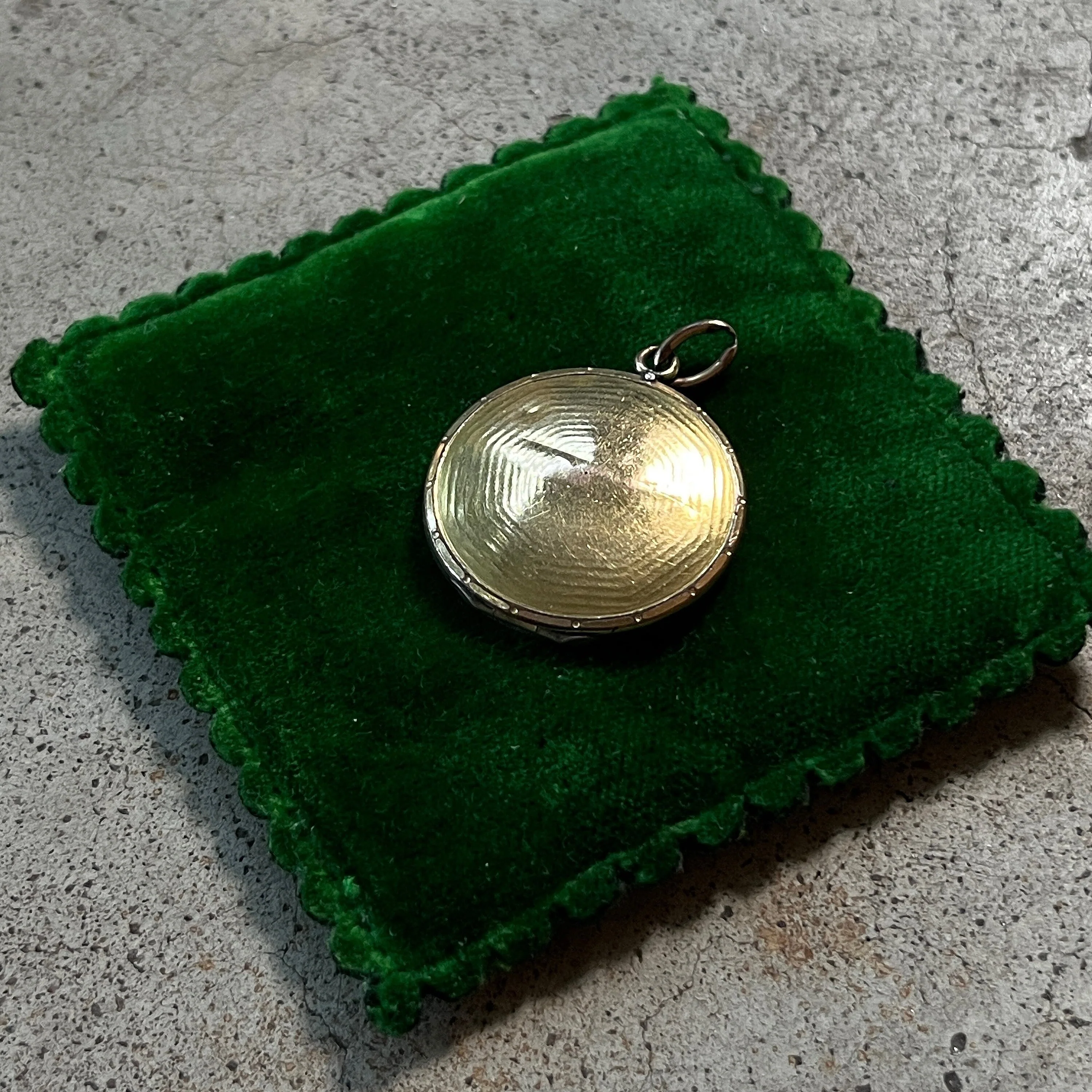 C. Edwardian-10s Gold Filled Spider Shamrock Locket Antique Edwardian Victorian Jewelry - Image 4