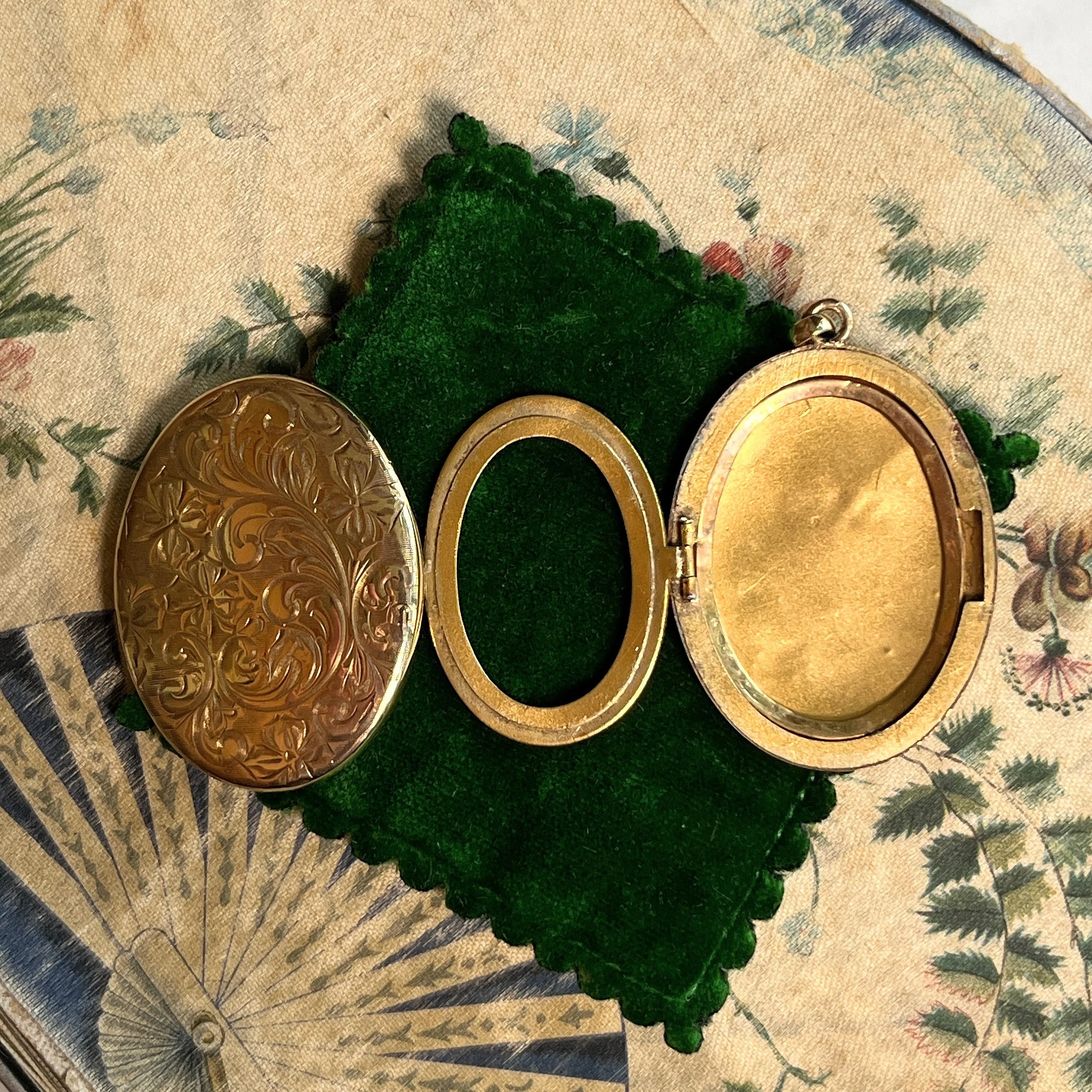 C. Edwardian Gold Filled Three Photo Locket Antique Edwardian Art Nouveau Jewelry - Image 4