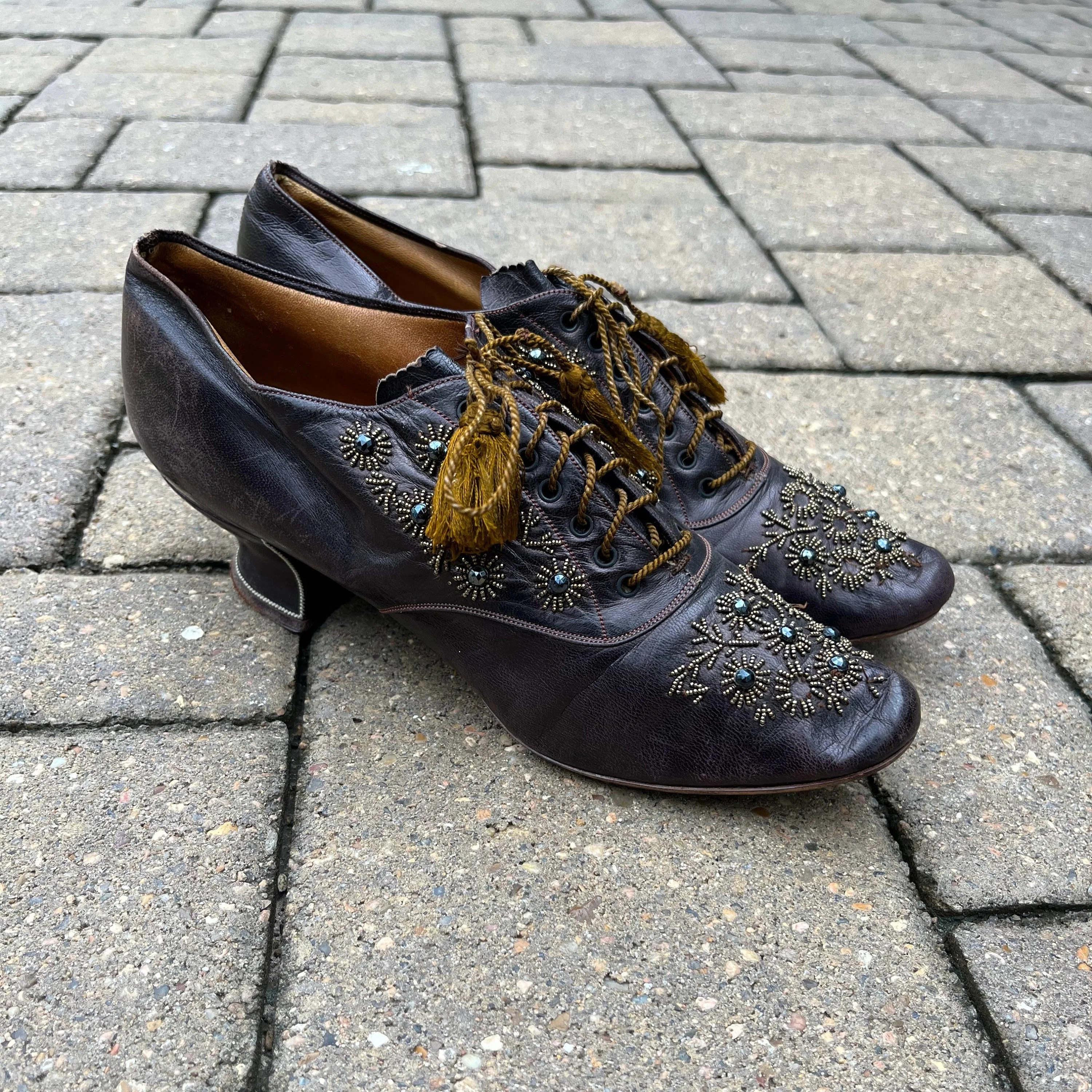 C. Victorian-Edwardian Beaded Oxfords Antique Clothing Victorian Edwardian Shoes Historical Fashion - Image 3