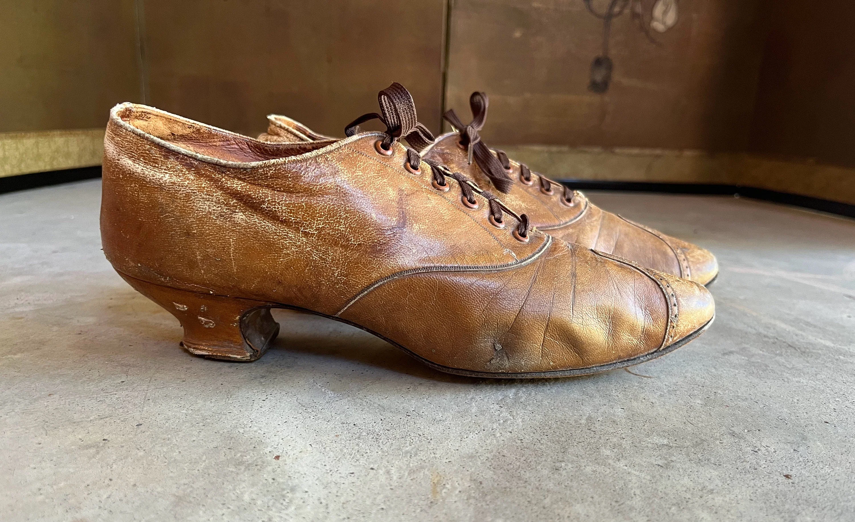 C. Victorian-Edwardian Brown Oxfords Approx Sz 7 Antique Victorian Edwardian Shoes Historical Fashion Clothing - Image 2