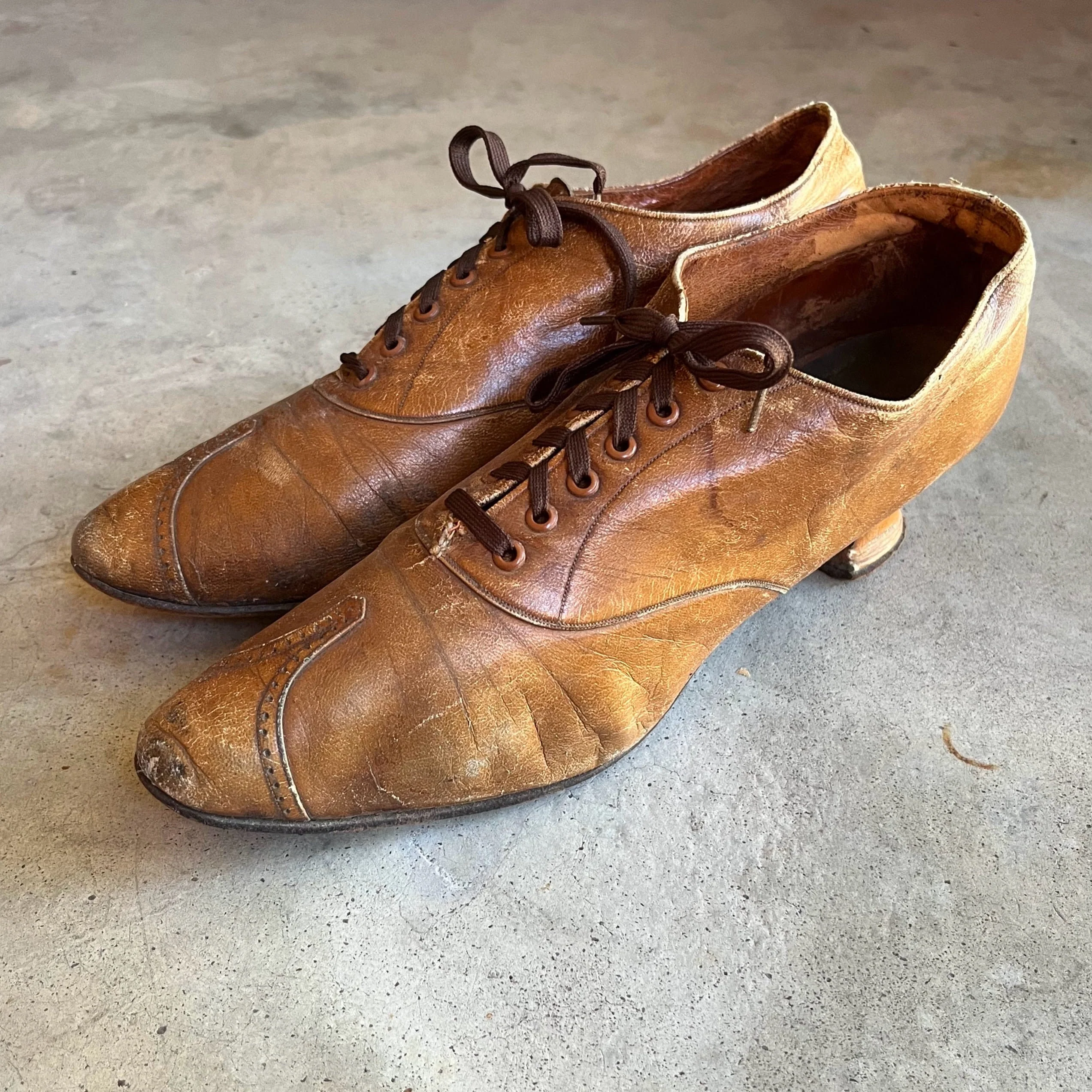 C. Victorian-Edwardian Brown Oxfords Approx Sz 7 Antique Victorian Edwardian Shoes Historical Fashion Clothing - Image 4