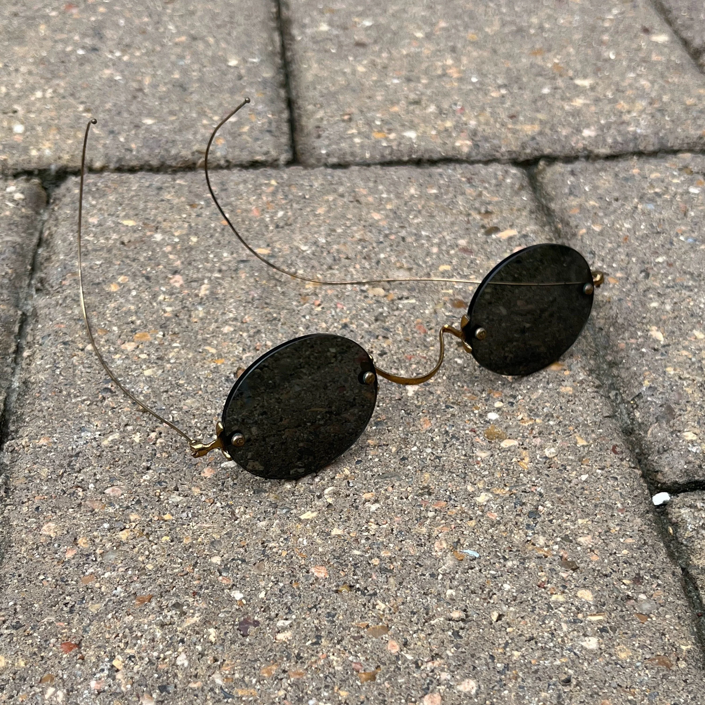 C. Victorian-Edwardian Smoked Lens Glasses Antique Sunglasses Victorian Edwardian Historical Fashion - Image 6