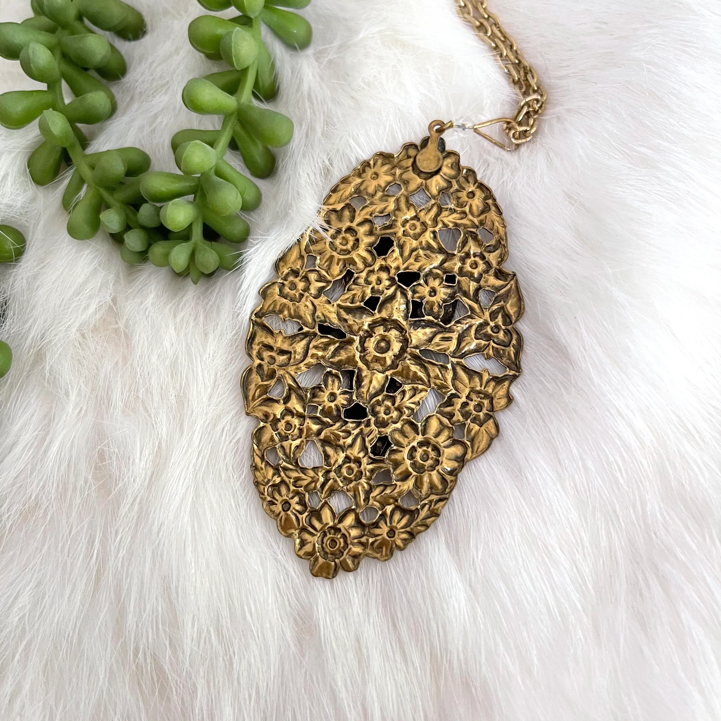 Cherub Angel Floral Pendant Necklace Raised Design - Image 7