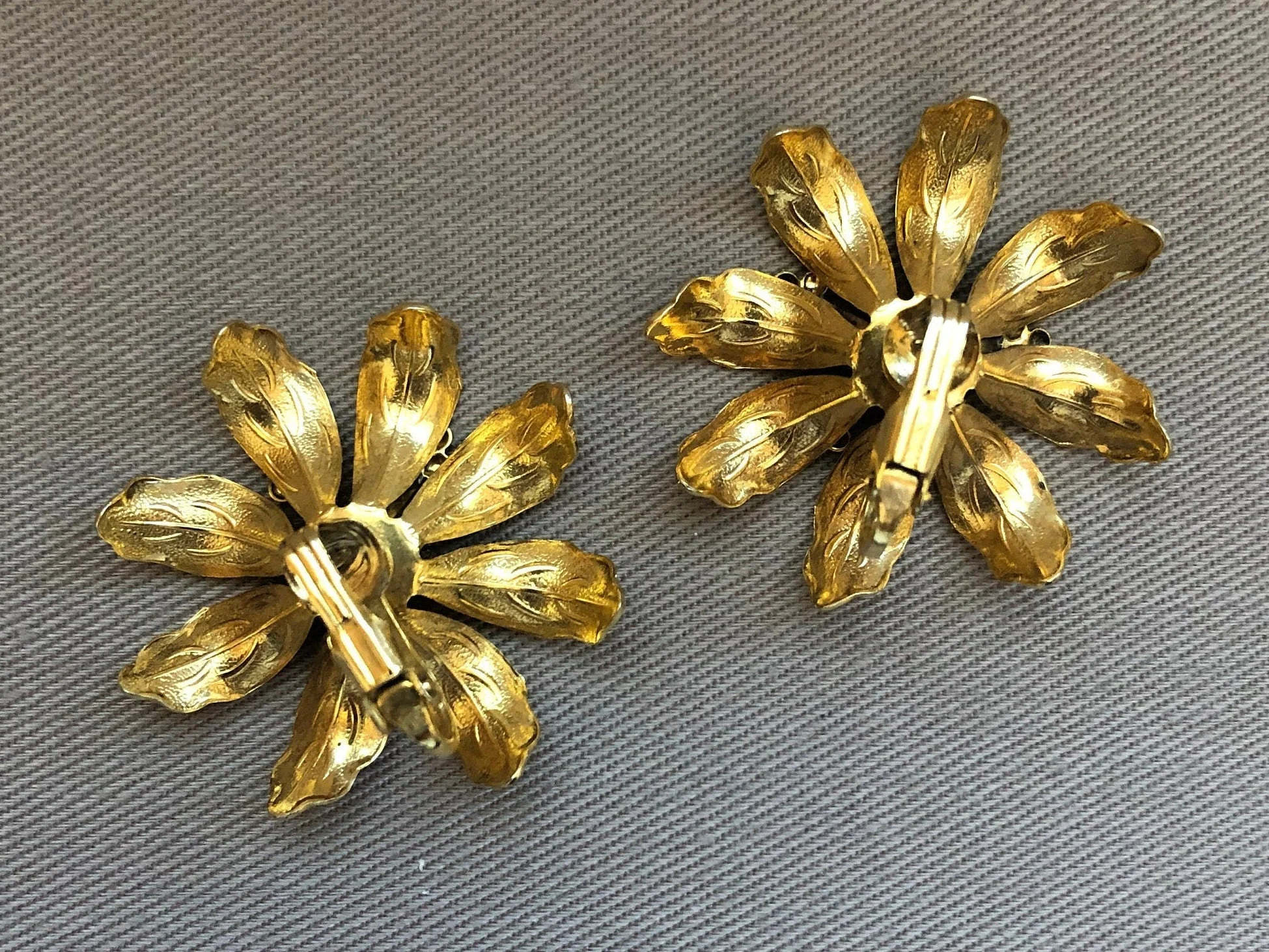 Chic Antique Gold Blooming Flower Clip On Statement Earrings Coral Cabochon - Image 6