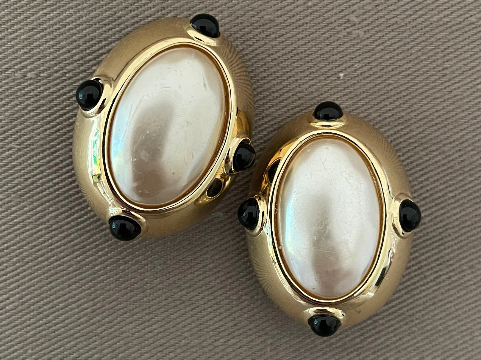 Chic Baroque Pearl Clip-On Statement Earrings Cabochon Accents - Image 2