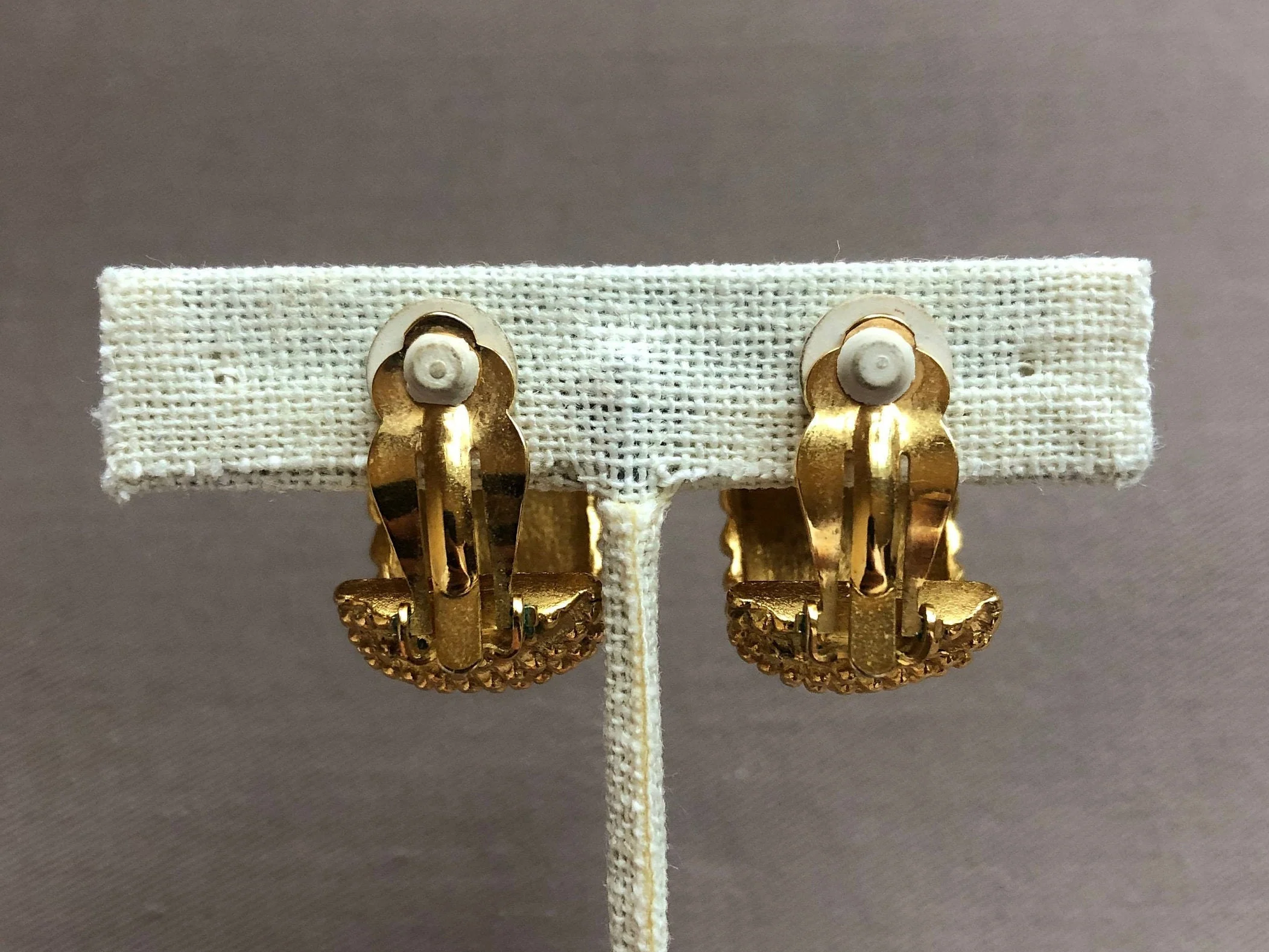 Chic Chunky Gold Tone Hoop Clip On Statement Earrings - Image 5