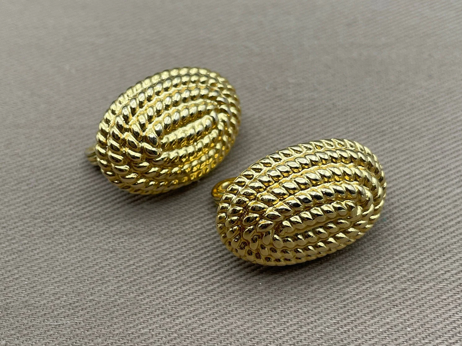 Chic Signed Braided Gold Oval Clip On Statement Earrings and Brooch Jewelry Set by Monet - Image 4