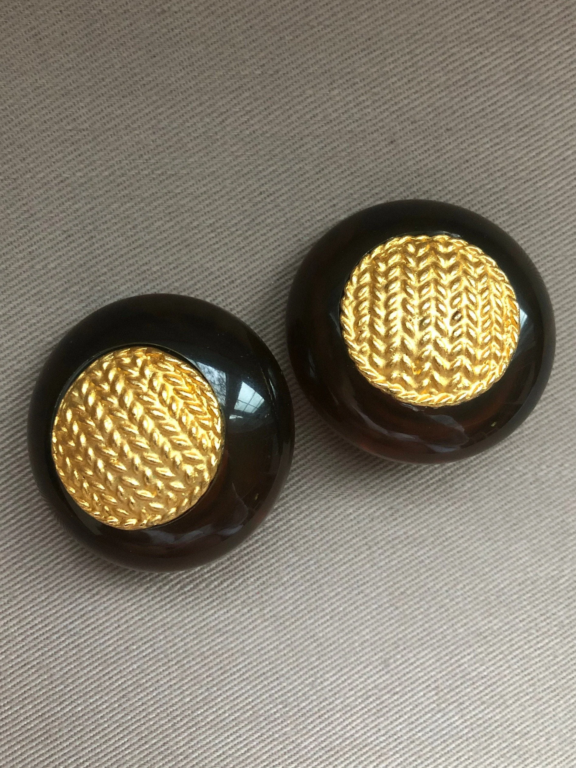 Chic Tortoiseshell Amber Lucite Clip On Statement Earrings with Matte Gold Braided Design - Image 4