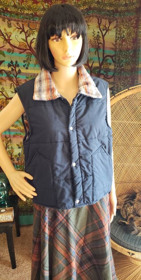 Clearance 70s Navy Blue Puffer Vest with Plaid Lining Lg - Image 3