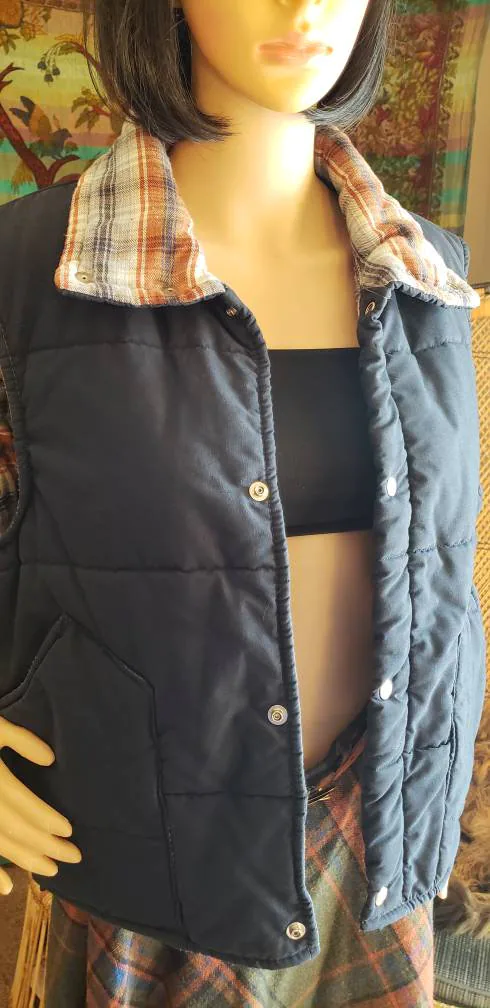 Clearance 70s Navy Blue Puffer Vest with Plaid Lining Lg - Image 5