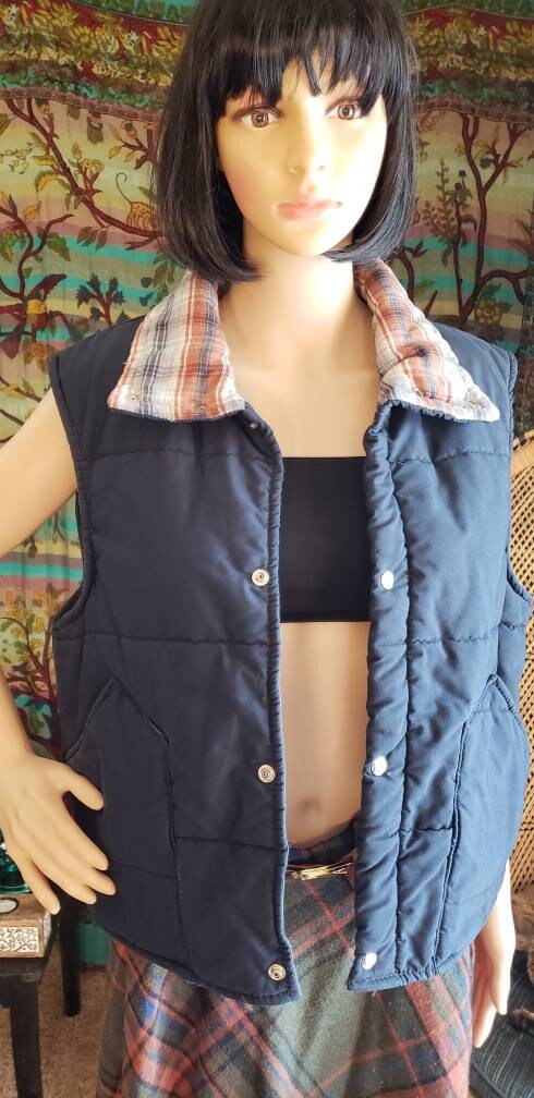 Clearance 70s Navy Blue Puffer Vest with Plaid Lining Lg - Image 6