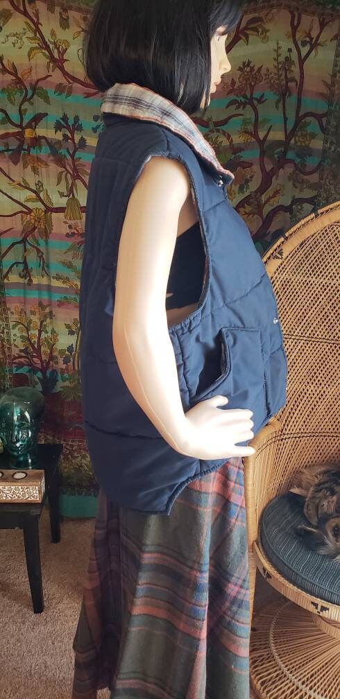 Clearance 70s Navy Blue Puffer Vest with Plaid Lining Lg - Image 7