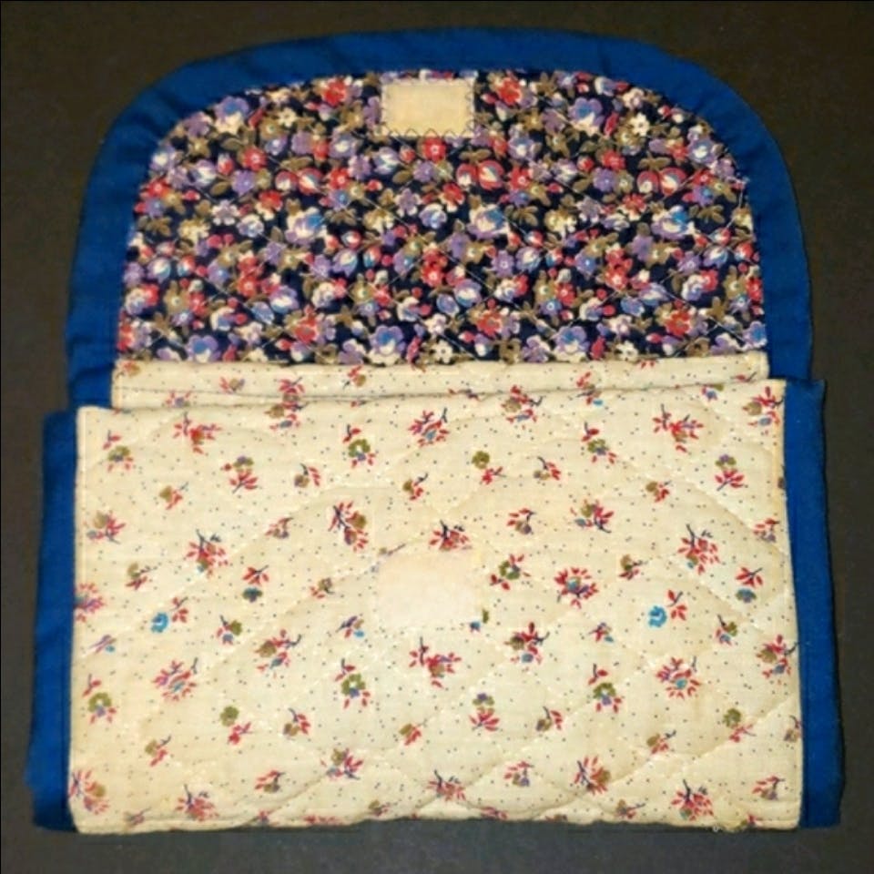 90's Cream and Blue Ditsy Floral Quilted Tri-Fold Wallet - Image 3