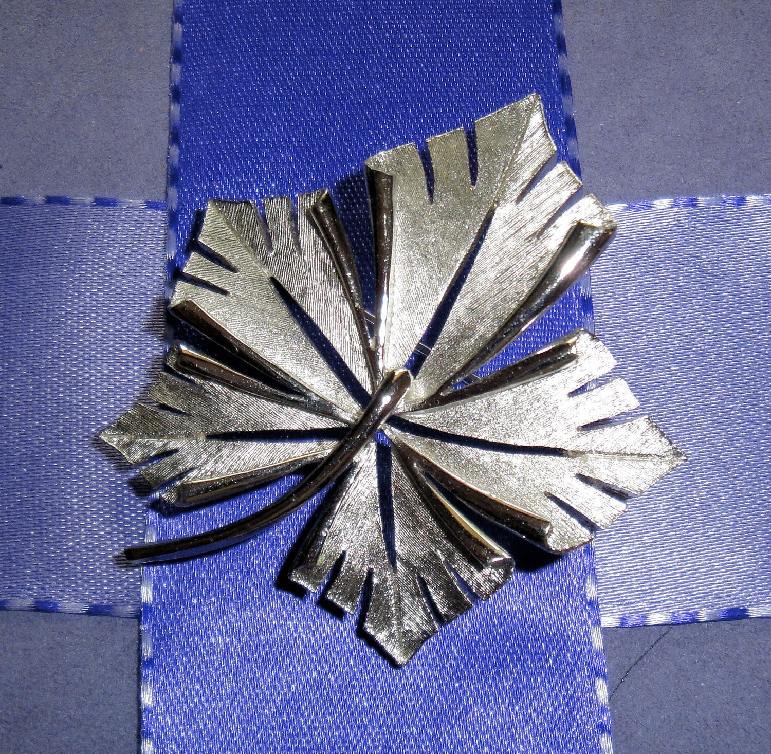 Crown Trifari Brooch Silver Tone Metal Leaf On a Stem, Lovely Designer Details, Classic Chic Style From The Sophisticated Early 60s, Vtg - Image 5