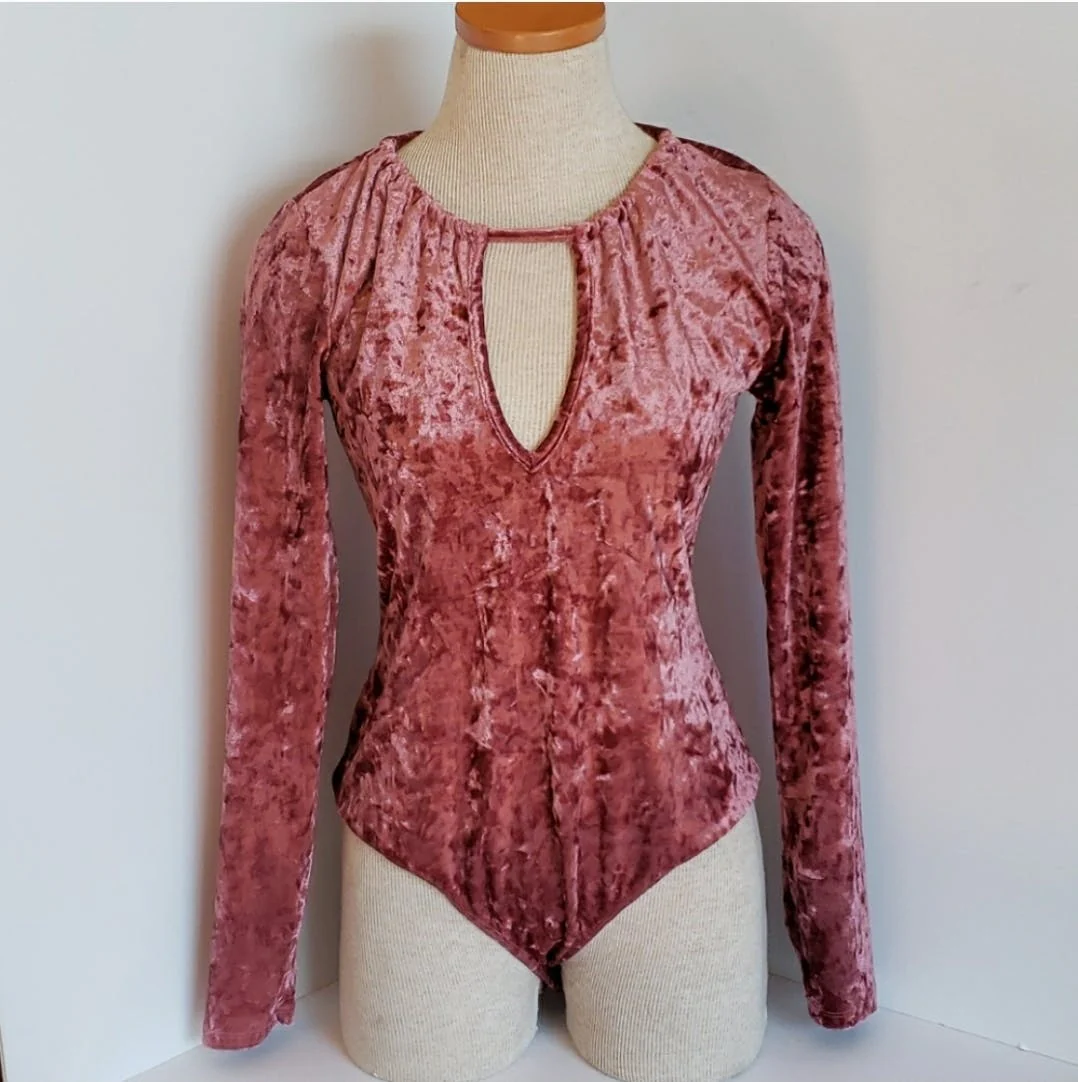 Crushed Velvet Keyhole Neck Bodysuit by Modish One - Image 11