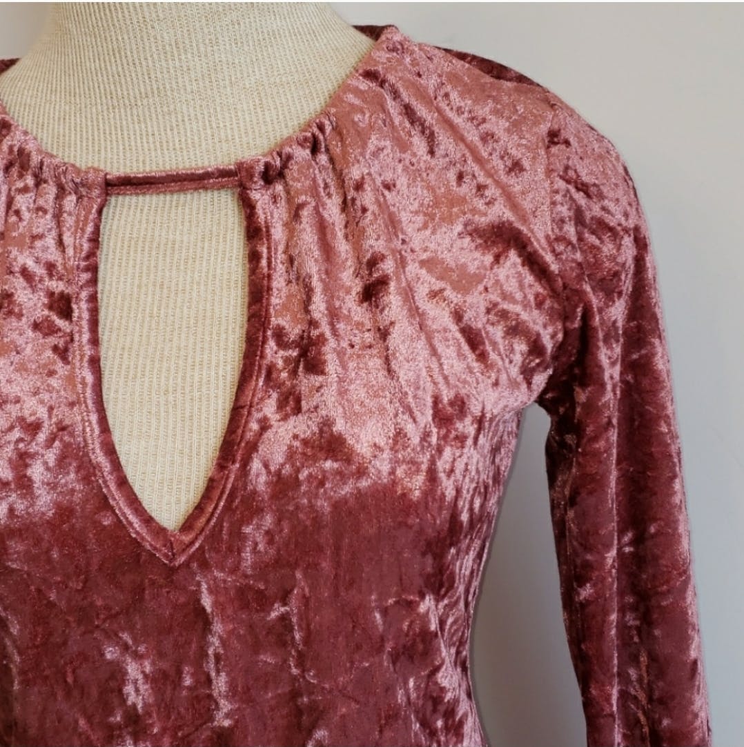 Crushed Velvet Keyhole Neck Bodysuit by Modish One - Image 6