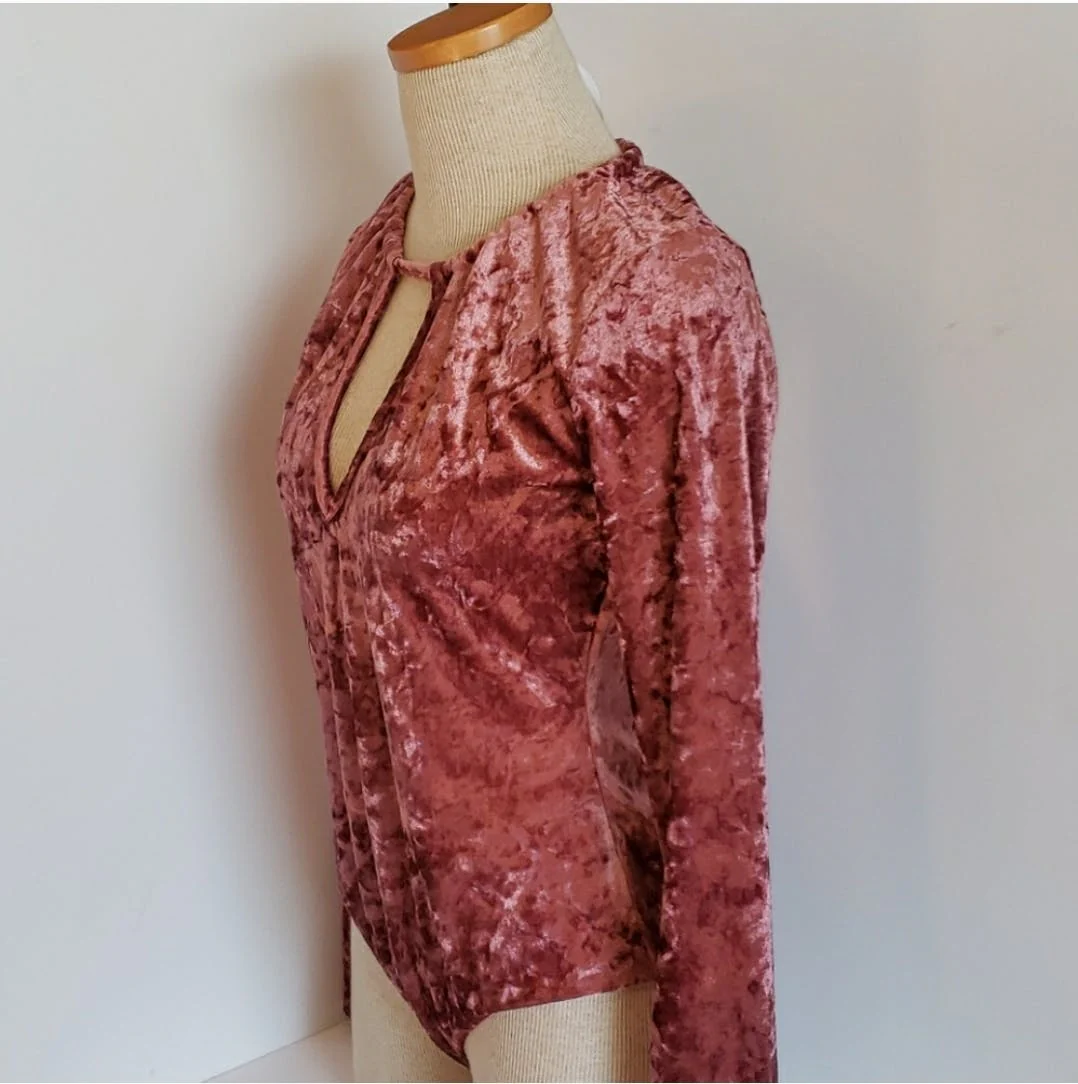 Crushed Velvet Keyhole Neck Bodysuit by Modish One - Image 8