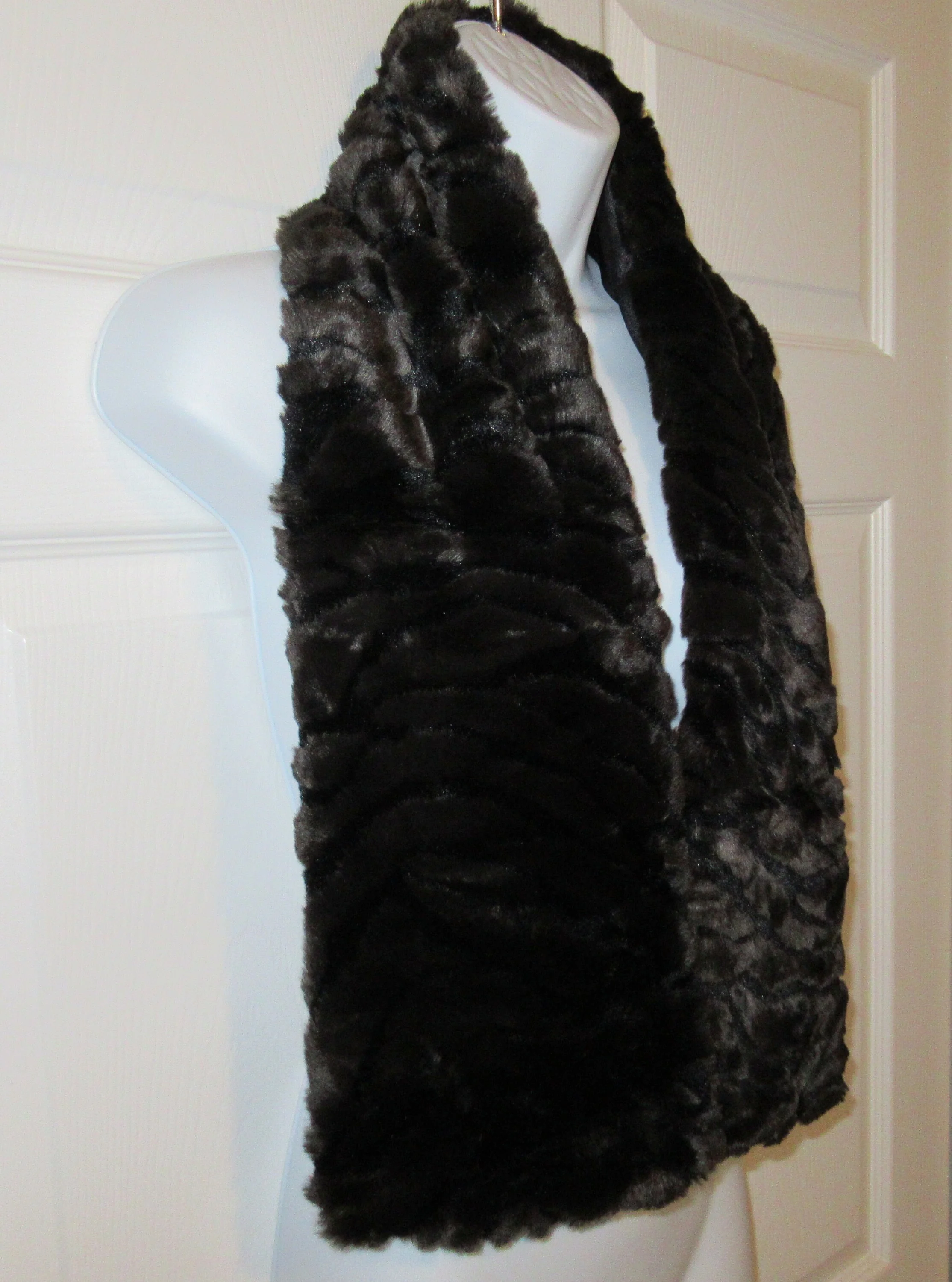 Dark Brown Faux Fur Scarf Or Collar Accents Label Made In Korea Lined Well Made Versatile Chic Vintage - Image 4