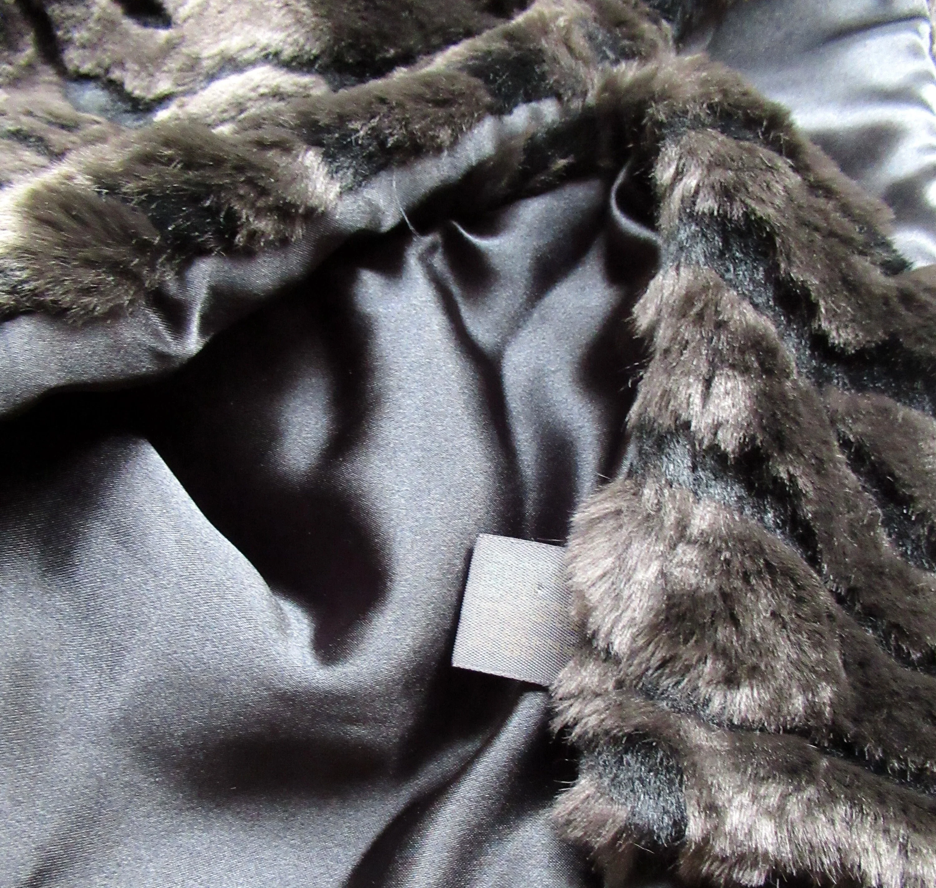 Dark Brown Faux Fur Scarf Or Collar Accents Label Made In Korea Lined Well Made Versatile Chic Vintage - Image 5