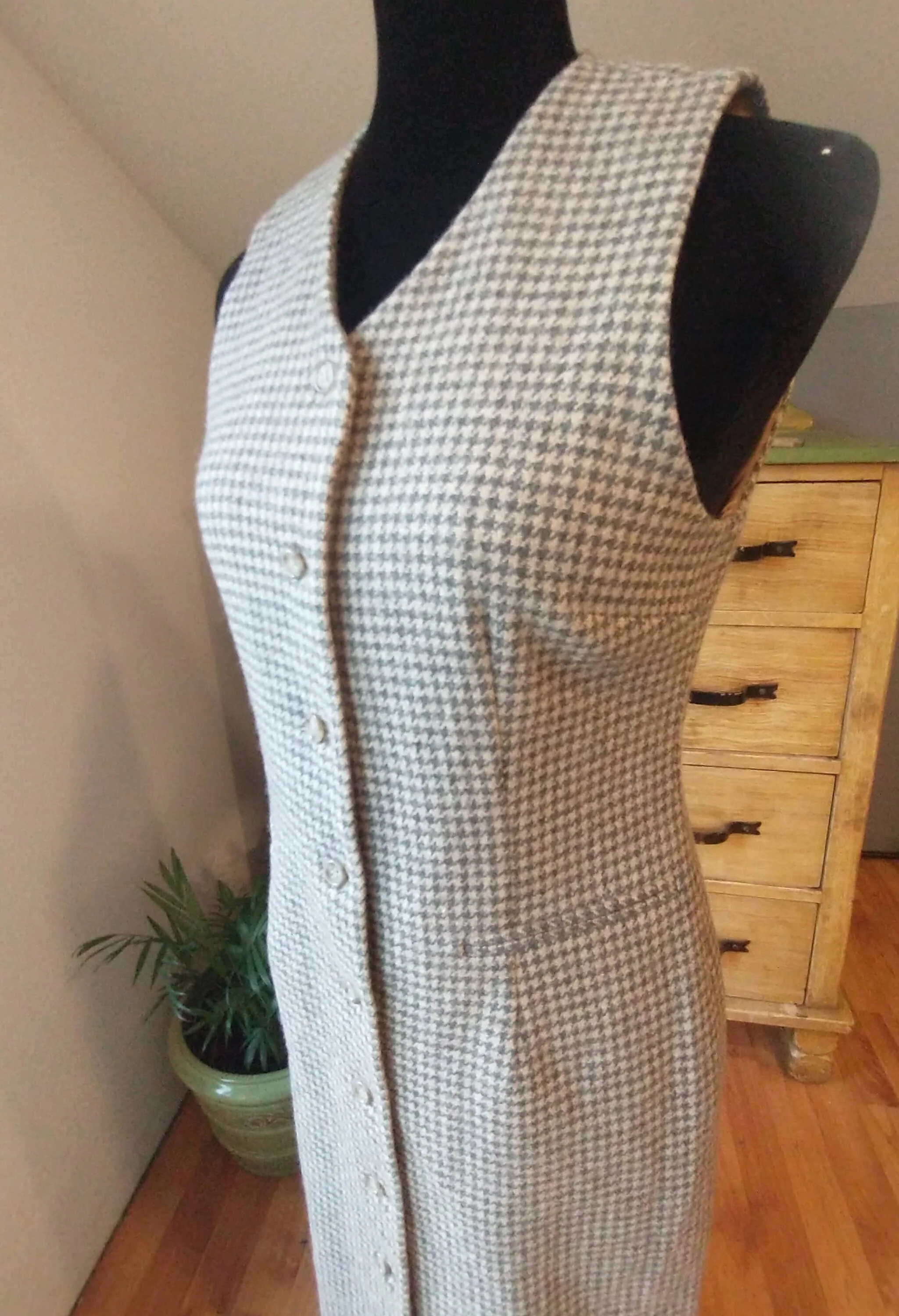 Darling Houndstooth Vintage Wool Jumper Tan and Gray Buttons Up Front Lined Women's Size Small by Talbots - Image 3