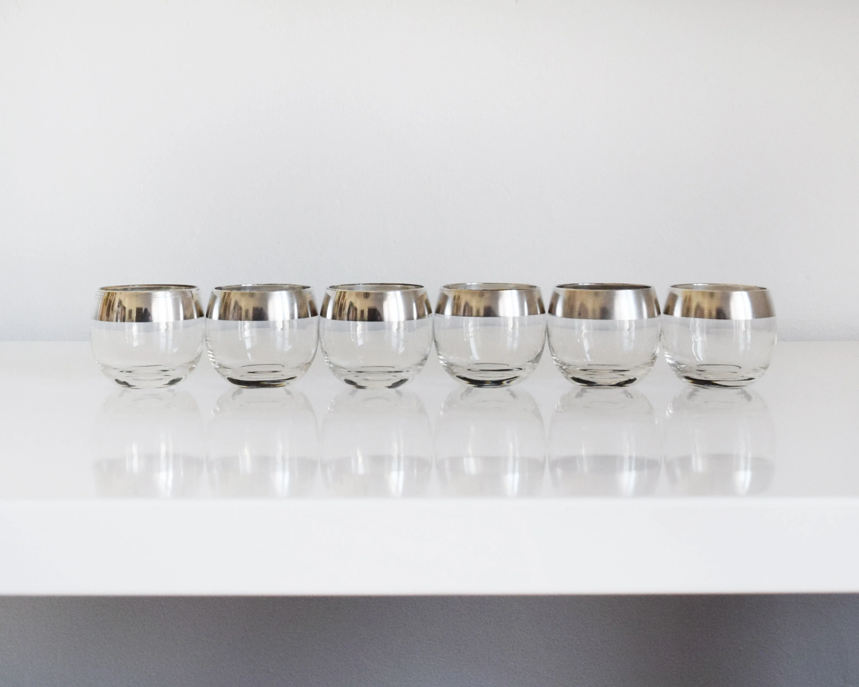 Dorothy Thorpe Cocktail Set with Pitcher Mid Century Modern Silver Roly Poly Glasses, Vintage 60s Silver Rim Glasses, 60s Barware - Image 4