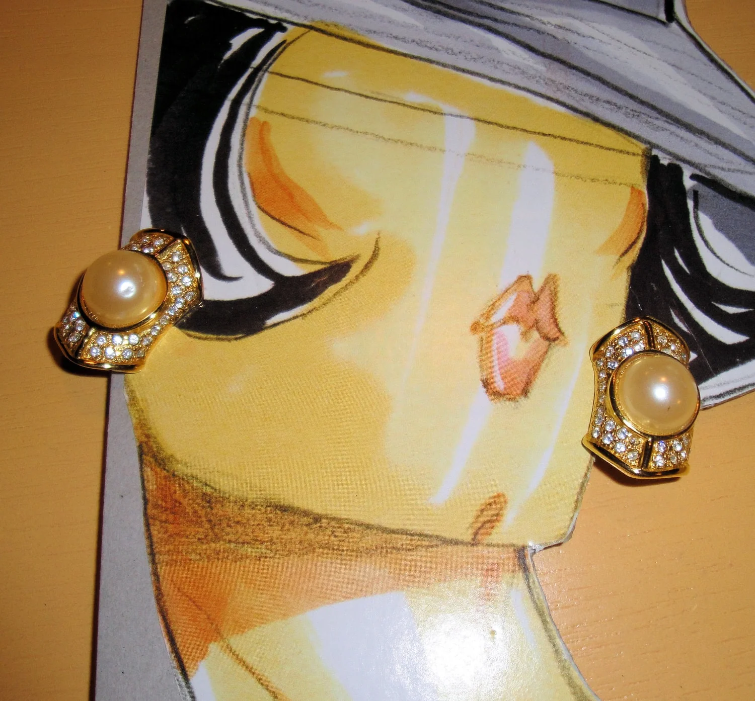 Earrings Clip Back, Pearl/rhinestones, Faux White Pearl and Rhinestones, Comfort Clip, 80s Vtg, Dressy, Unsigned, Just Over 1 Inch Long - Image 3