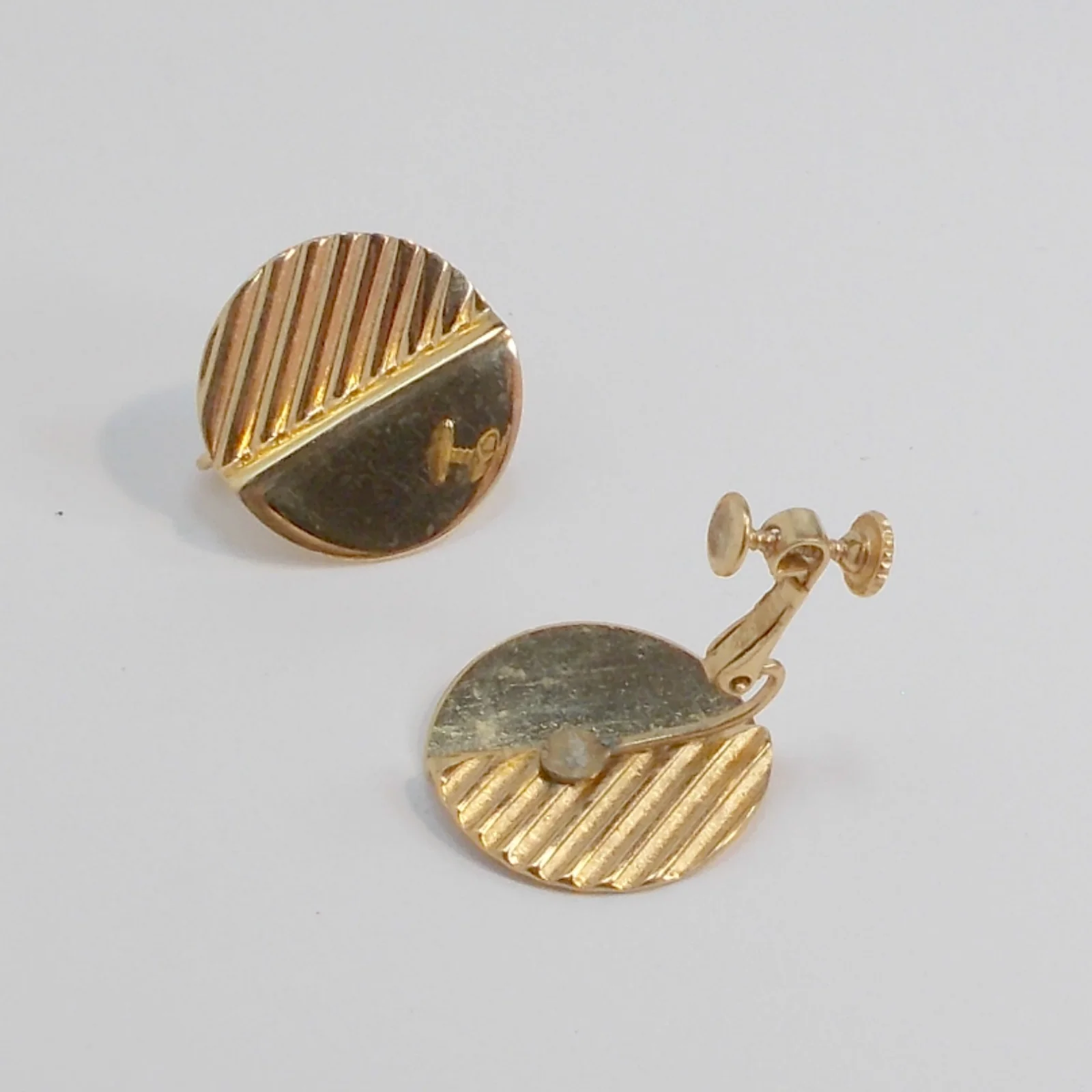 Earrings Goldtone Clip On Ribbed Round By Napier - Image 4