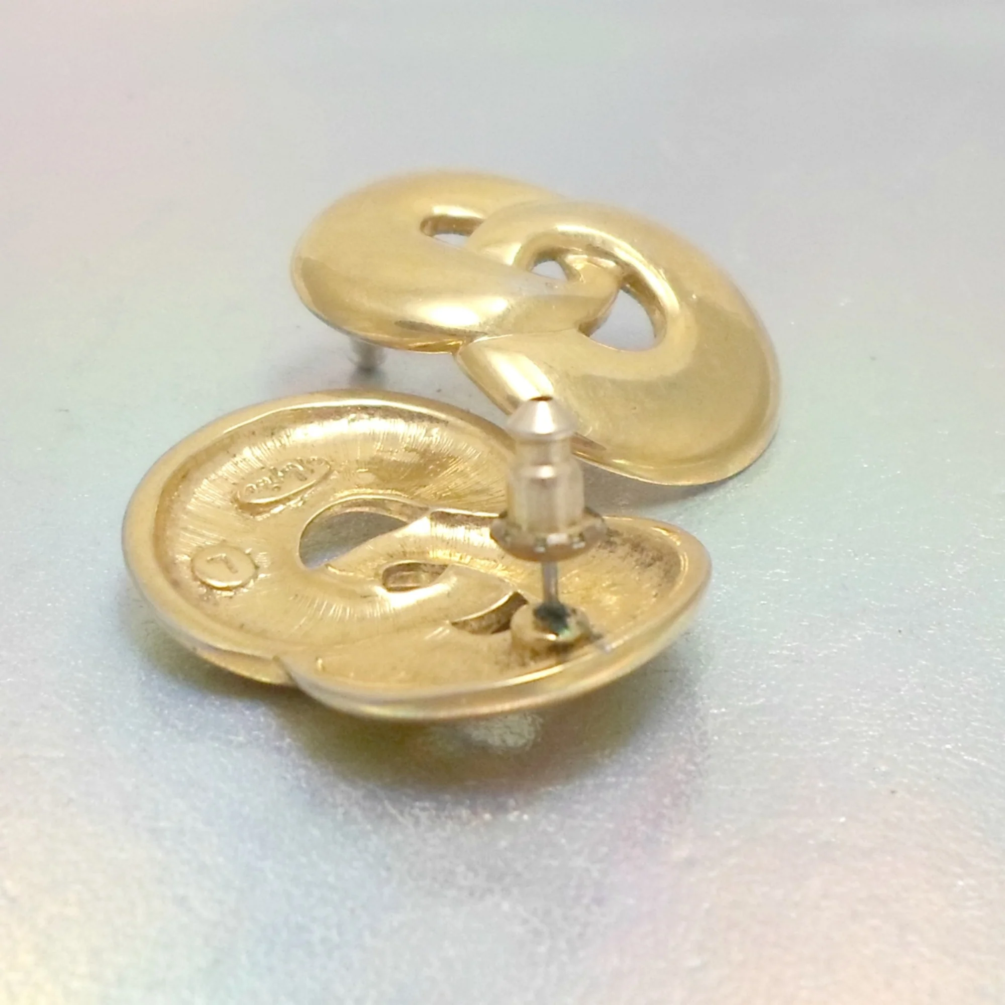 Earrings Goldtone Figure 8 Pierced Marked L And R By Napier - Image 3