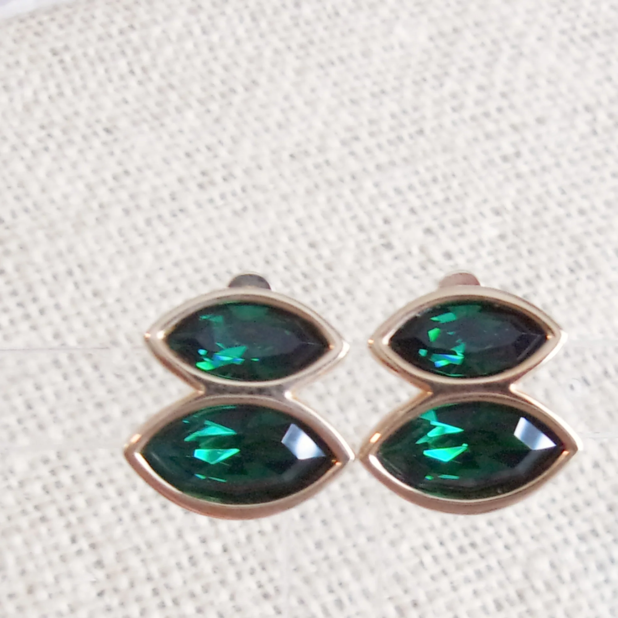 Earrings Green Swarovski Crystals Goldtone Clip On By S.a.l. Swarovski - Image 4