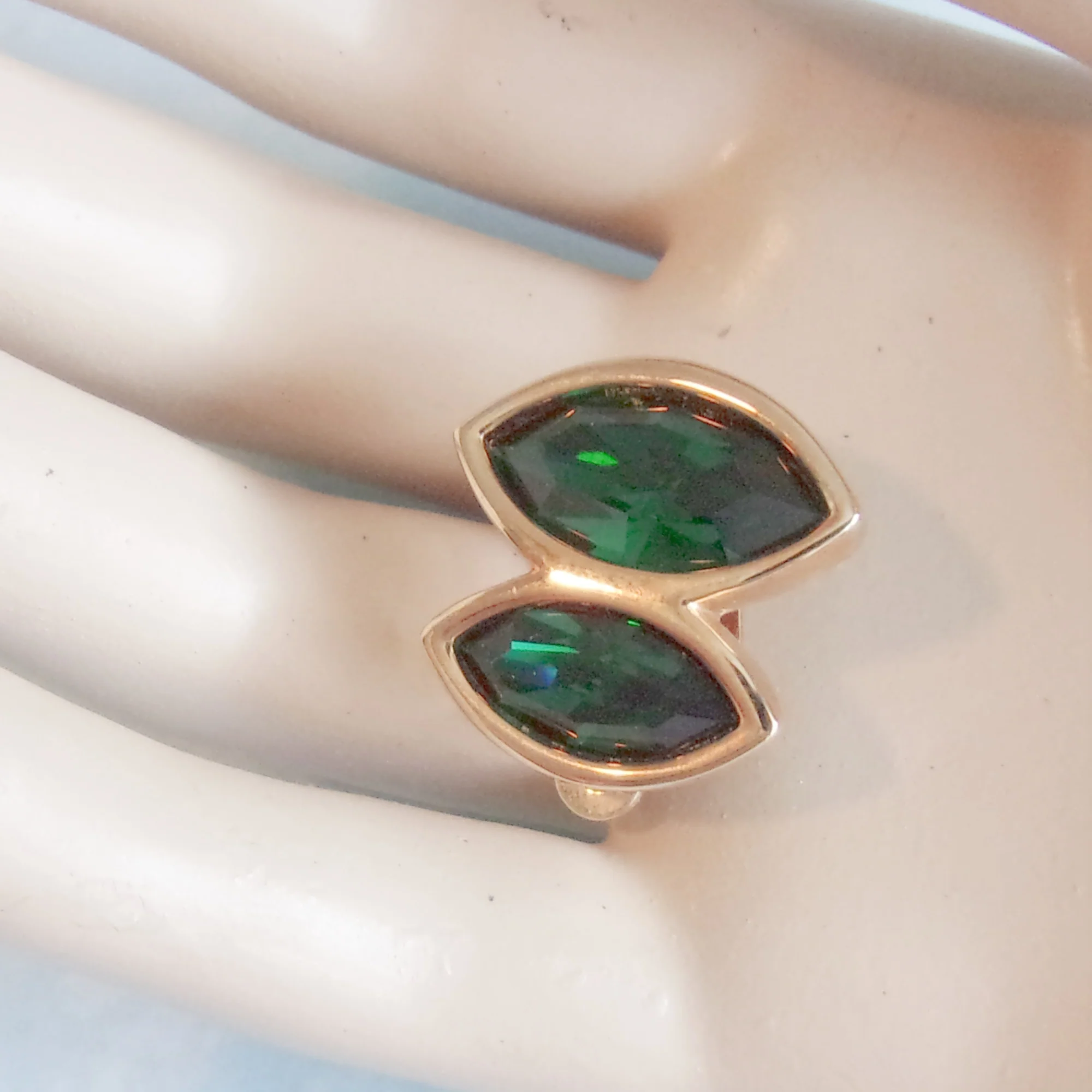 Earrings Green Swarovski Crystals Goldtone Clip On By S.a.l. Swarovski - Image 5
