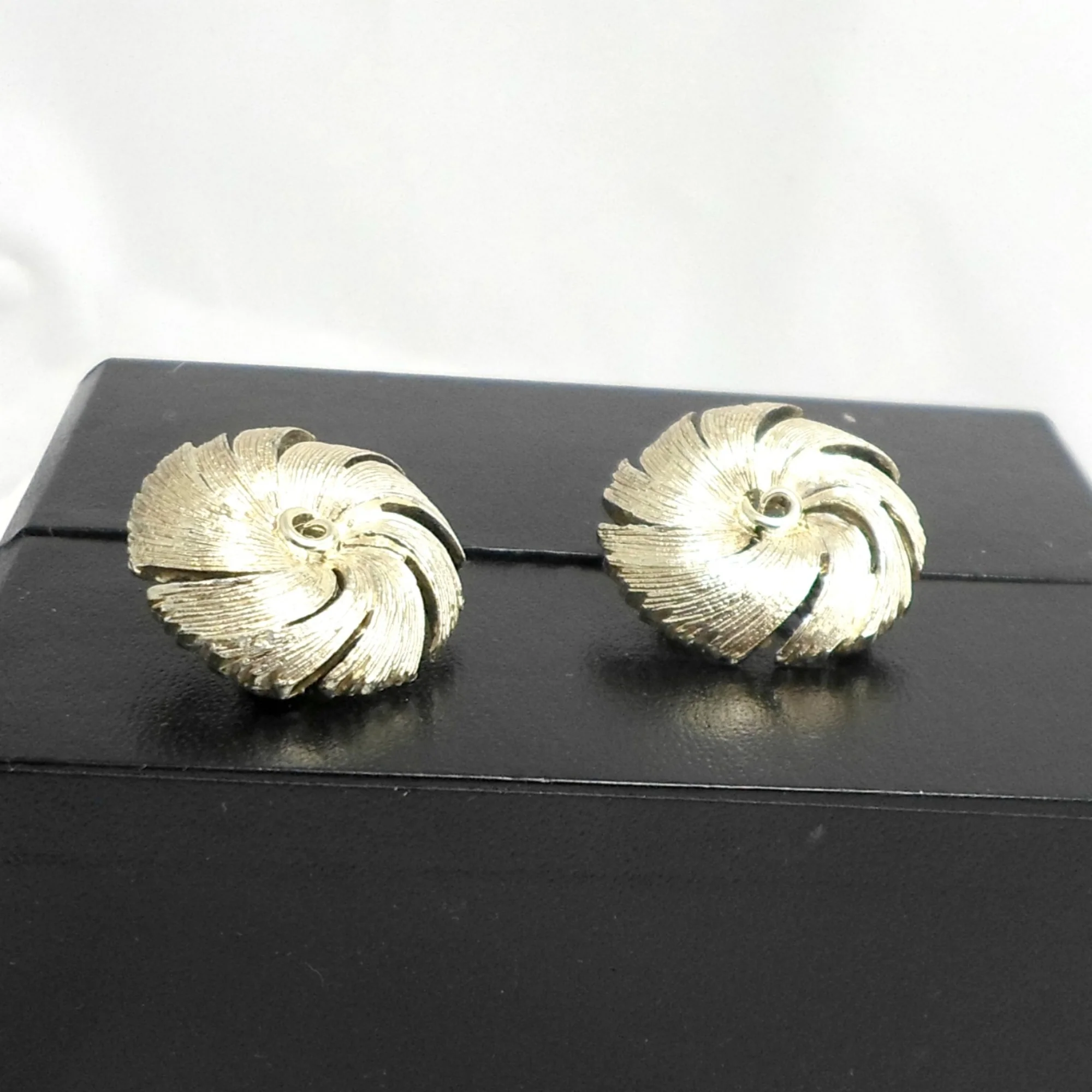 Earrings Pinwheel Clip On Silvery Goldtone By Lisner - Image 4